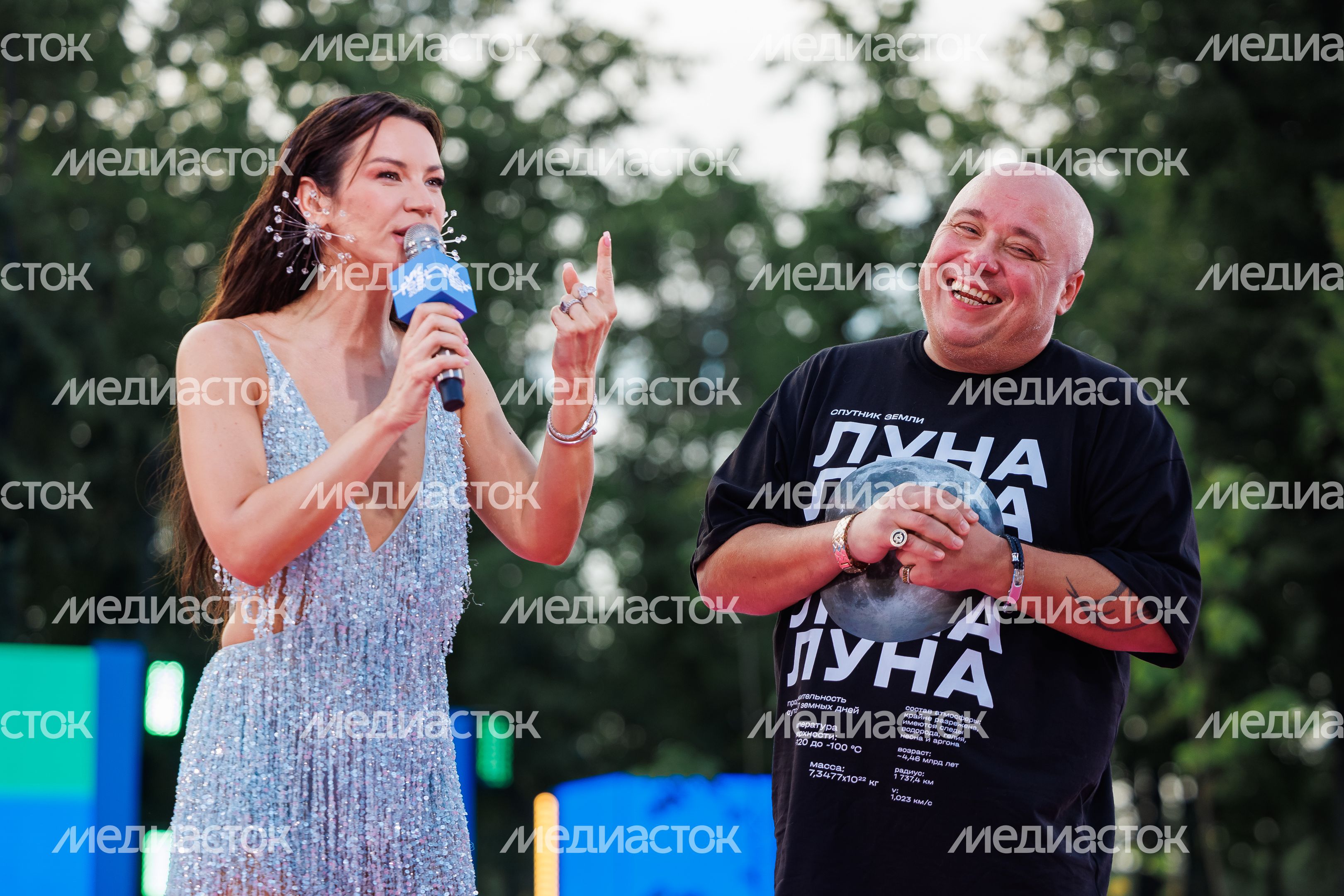 Ида Галич и Доминик Джокер на открытии VK Fest -2024 в московских "Лужниках" Ида Галич и Доминик Джокер на открытии VK Fest -2024 в московских "Лужниках"
