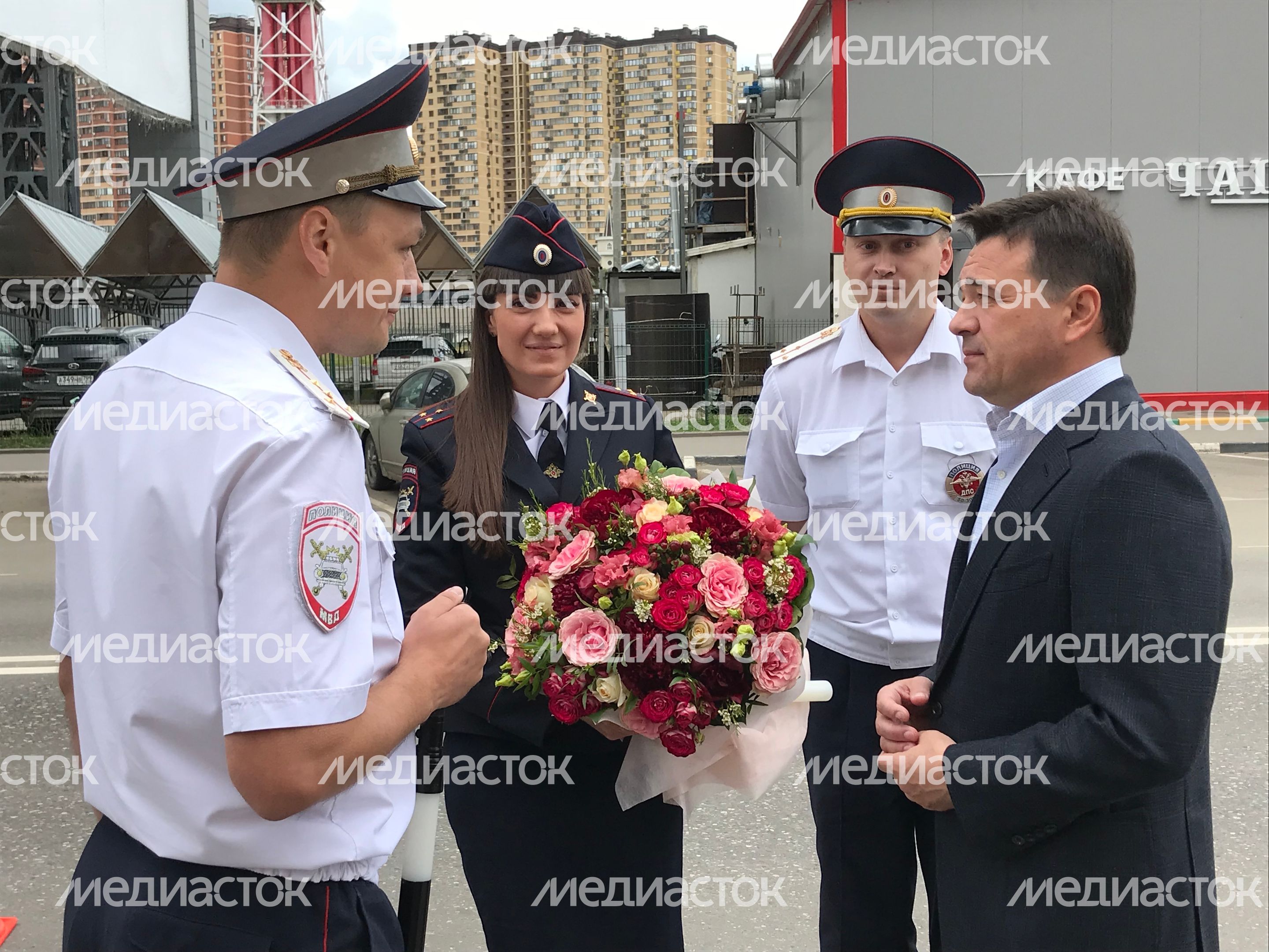 Поздравление с профессиональным праздником инспекторов ДПС на посту в Красногорске от губернатора Подмосковья