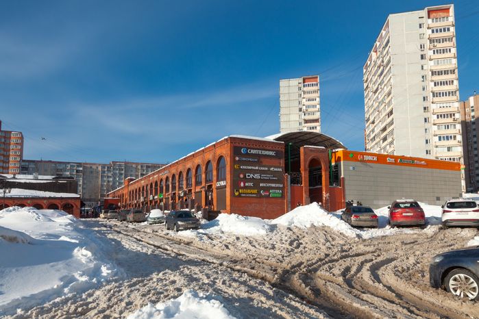 Зимние виды улиц города Дзержинский