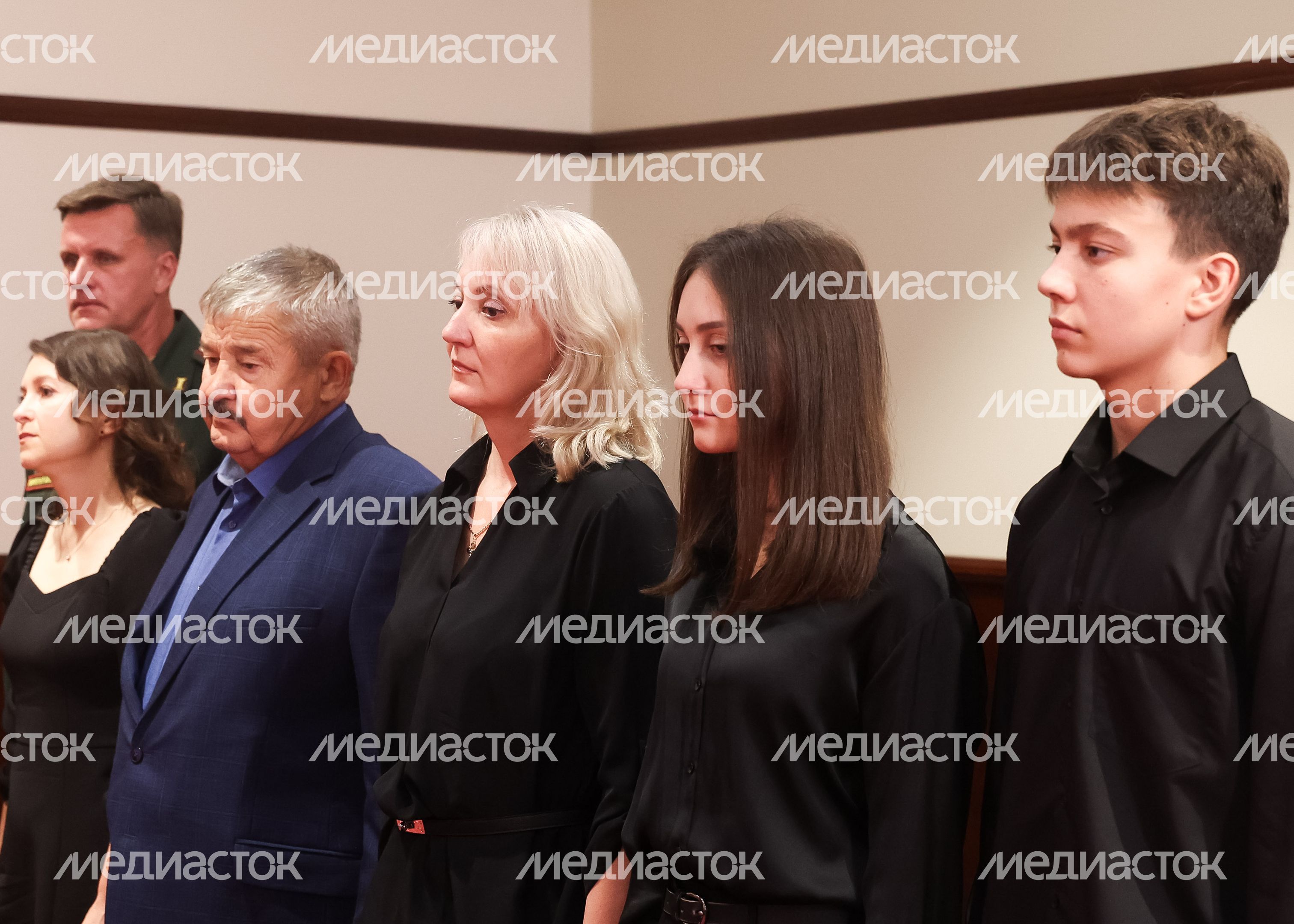 Семье подполковника Андрея Кулакова передали Золотую Звезду Героя России Семье подполковника Андрея Кулакова передали Золотую Звезду Героя России
