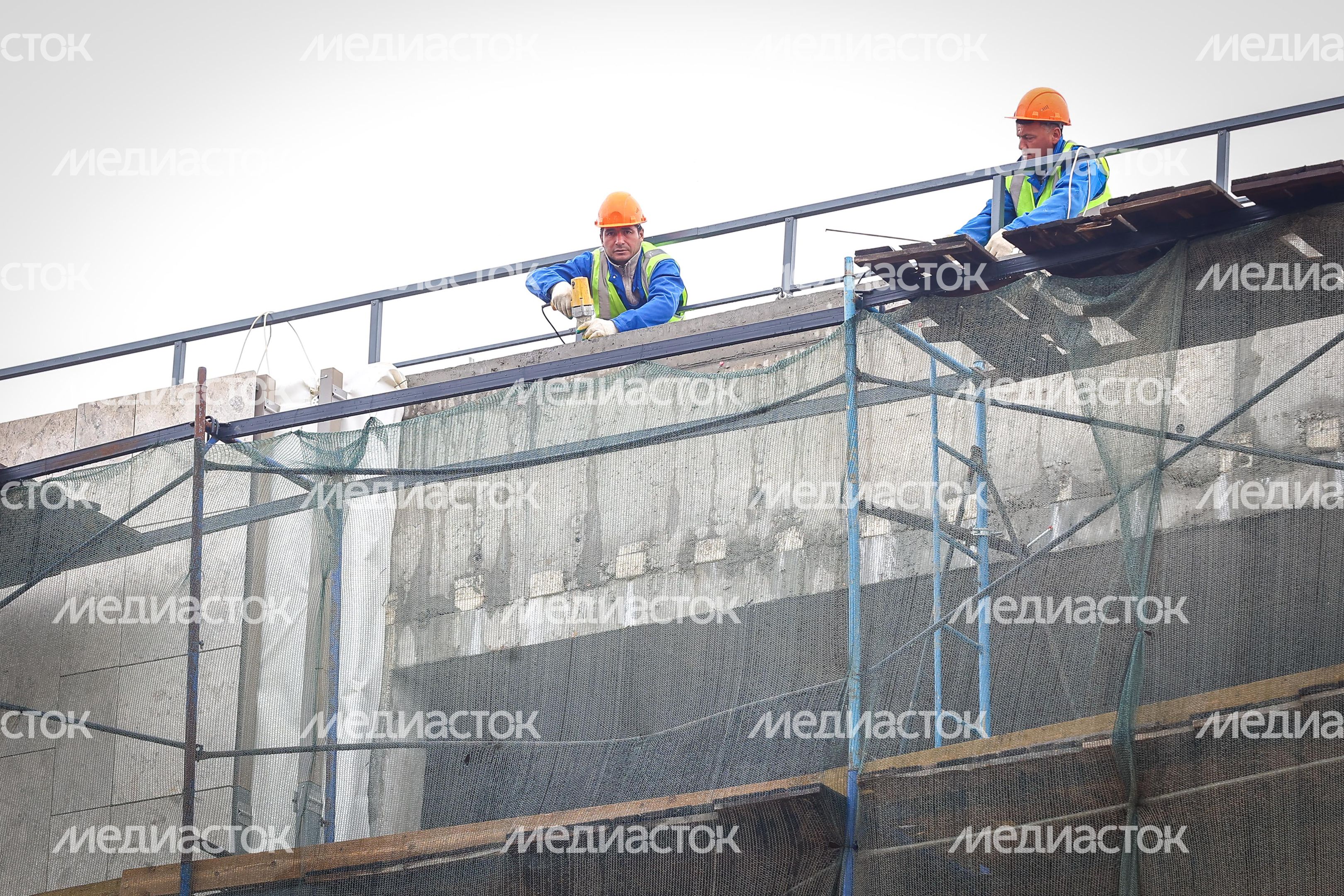 Проверка хода строительства технолицея имени Долгих в Истре Губернатором Подмосковья