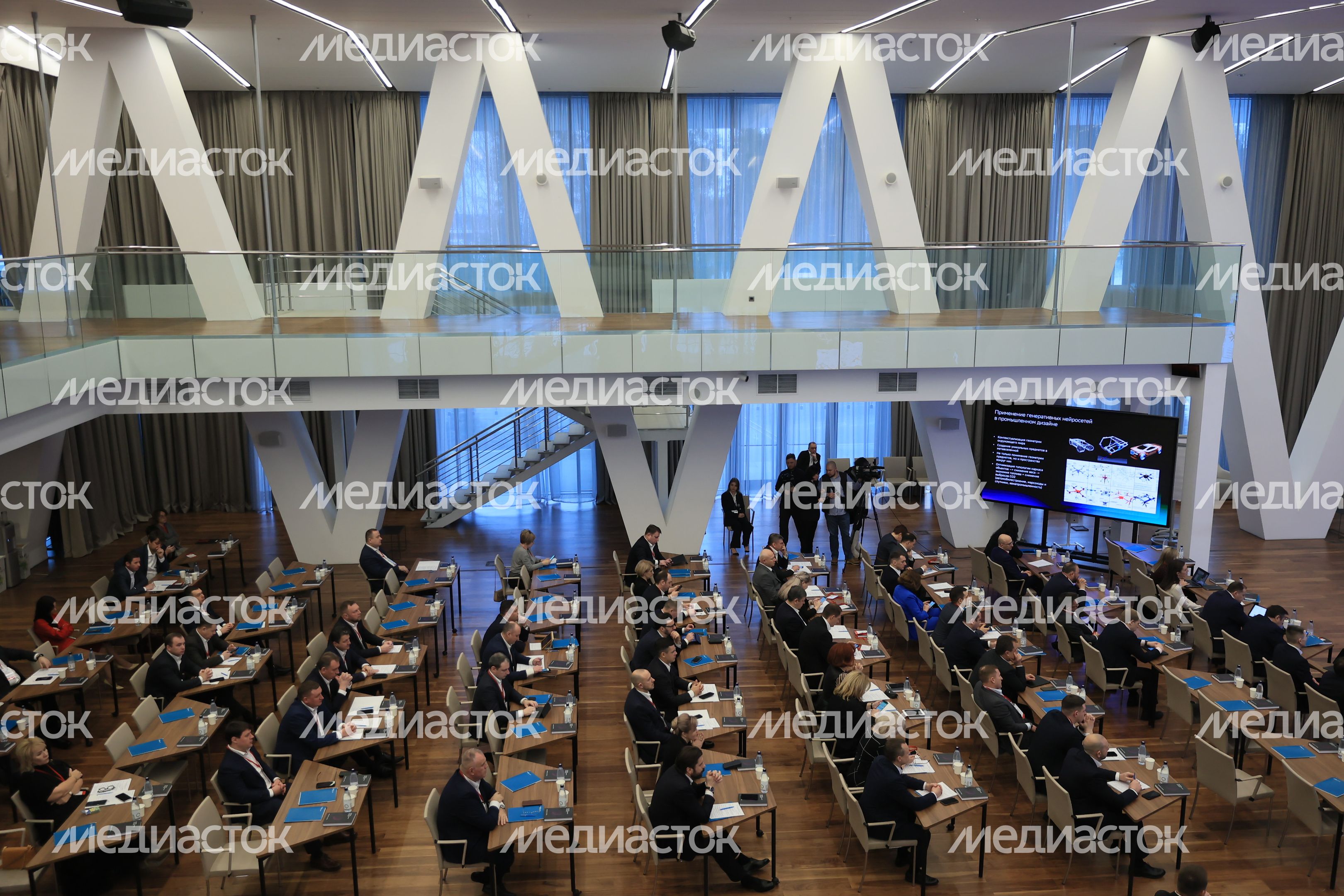 Обучающий семинар для членов правительства региона и глав округов на тему искусственного интеллекта с участием Губернатора Подмосковья