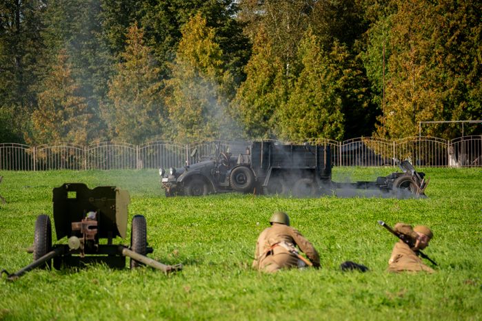 Идет бой в военно-исторической реконструкции Битвы за Москву