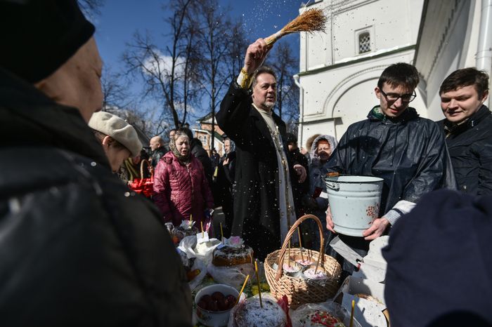 Пасхальное священие куличей и яиц