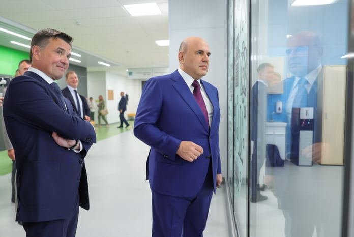 Михаил Мишустин и Андрей Воробьев поздравили учащихся и педагогов лобненского лицея «Авиатика»