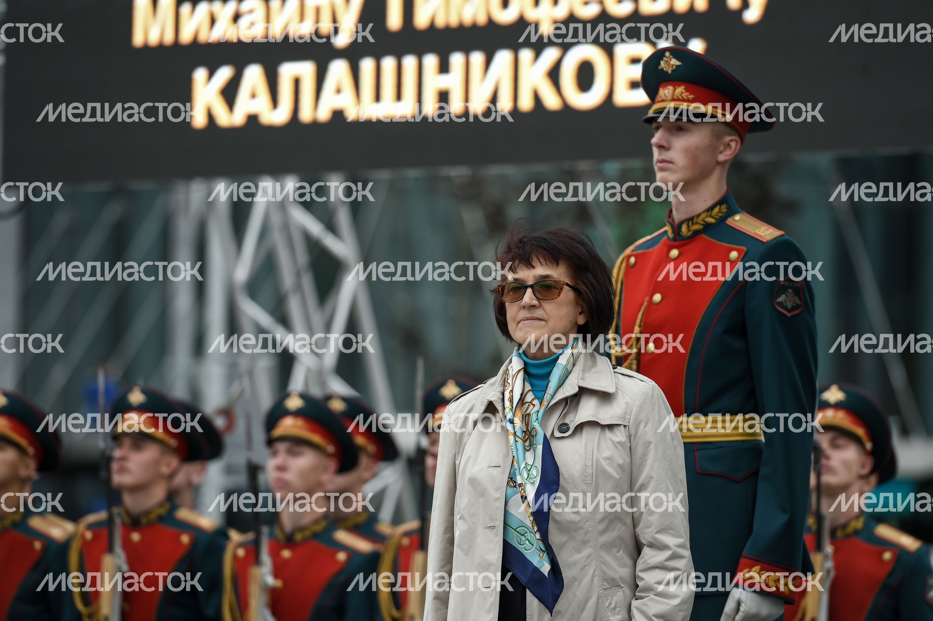 В Москве торжественно открыли памятник Михаилу Калашникову