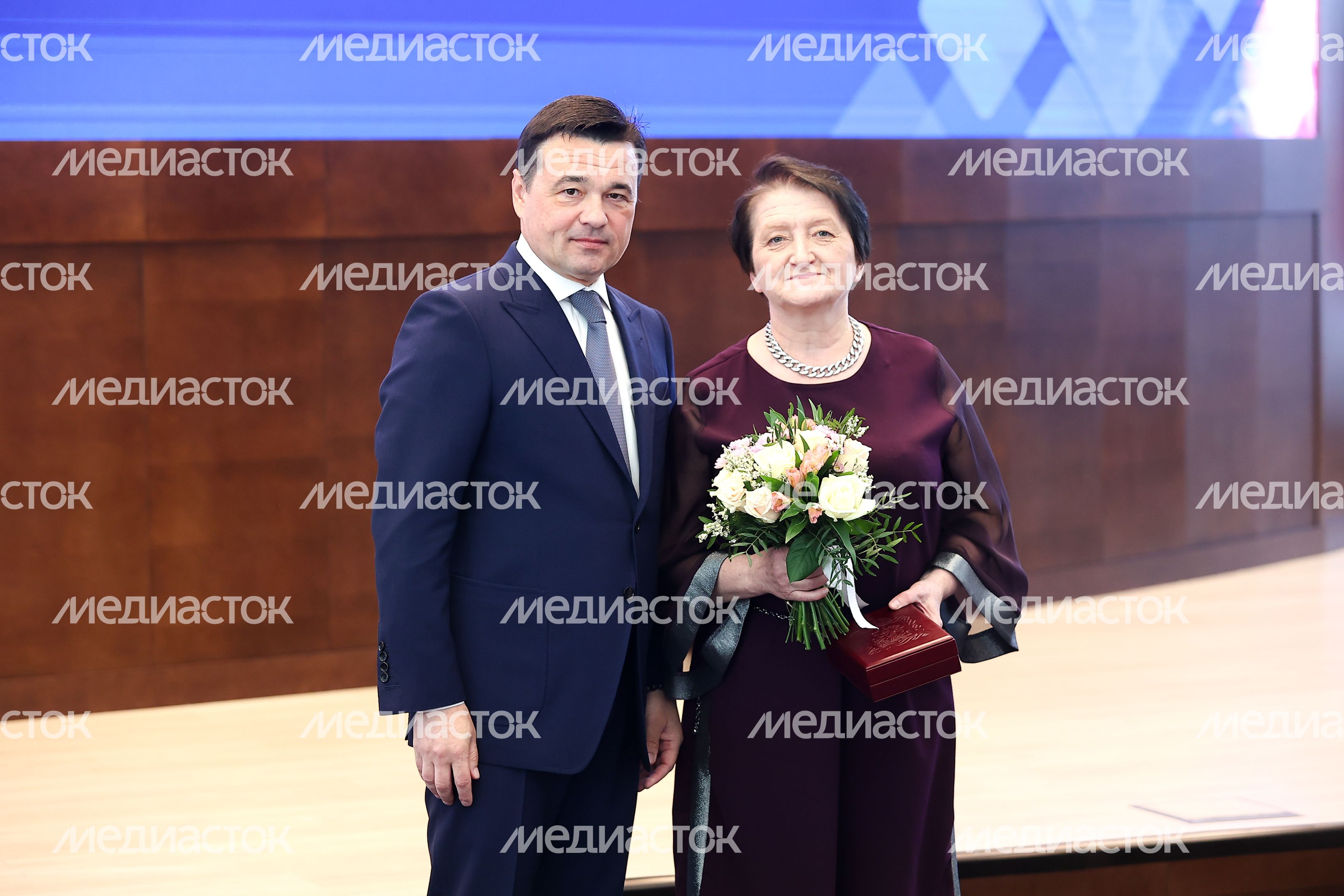 Поздравление Губернатором Московской области социальных работников региона с профессиональным праздником и вручение им областных наград Поздравление Губернатором Московской области социальных работников региона с профессиональным праздником и вручение им областных наград