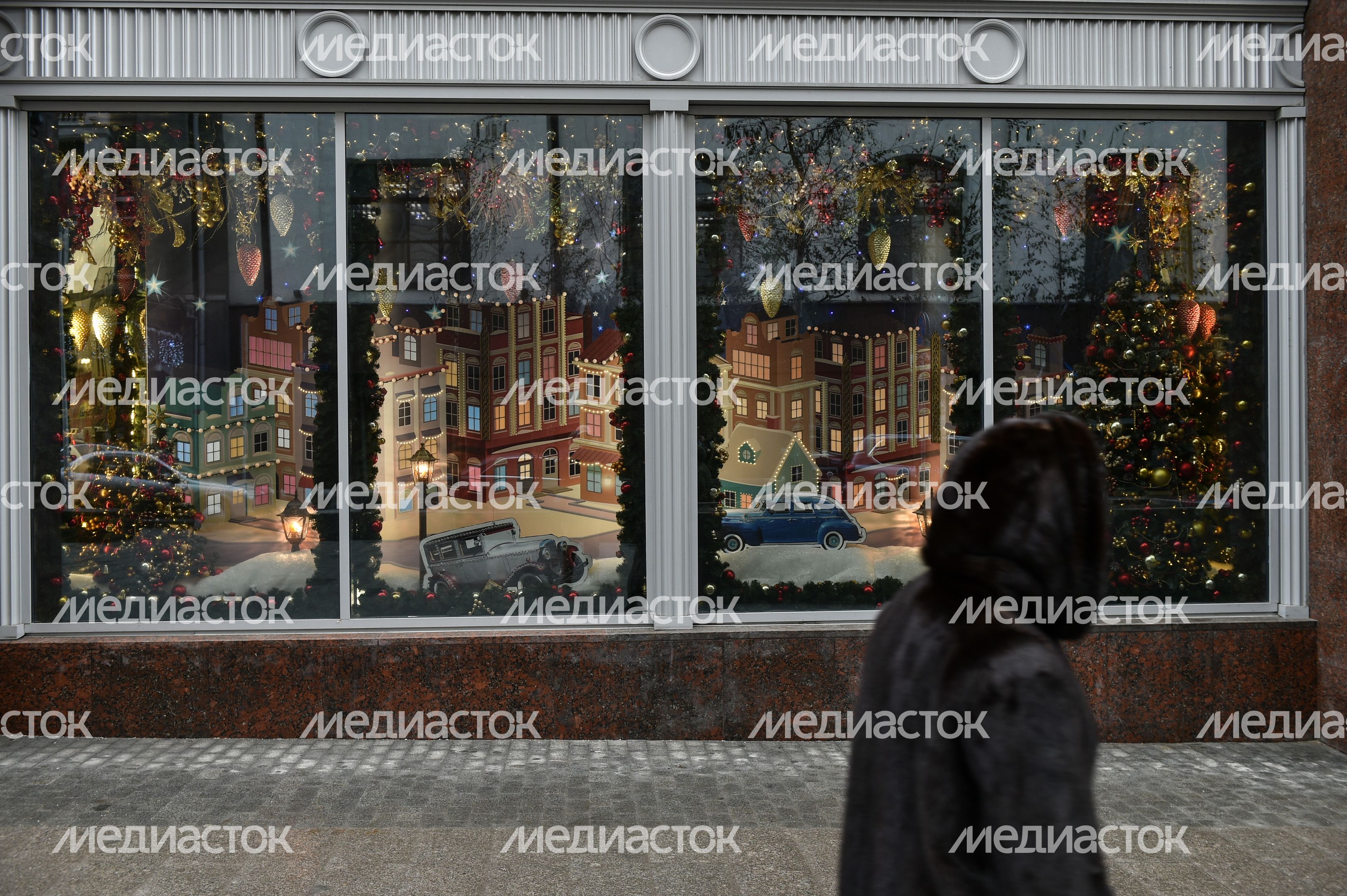 Витрина Центрального детского магазина на Лубянке Витрина Центрального детского магазина на Лубянке