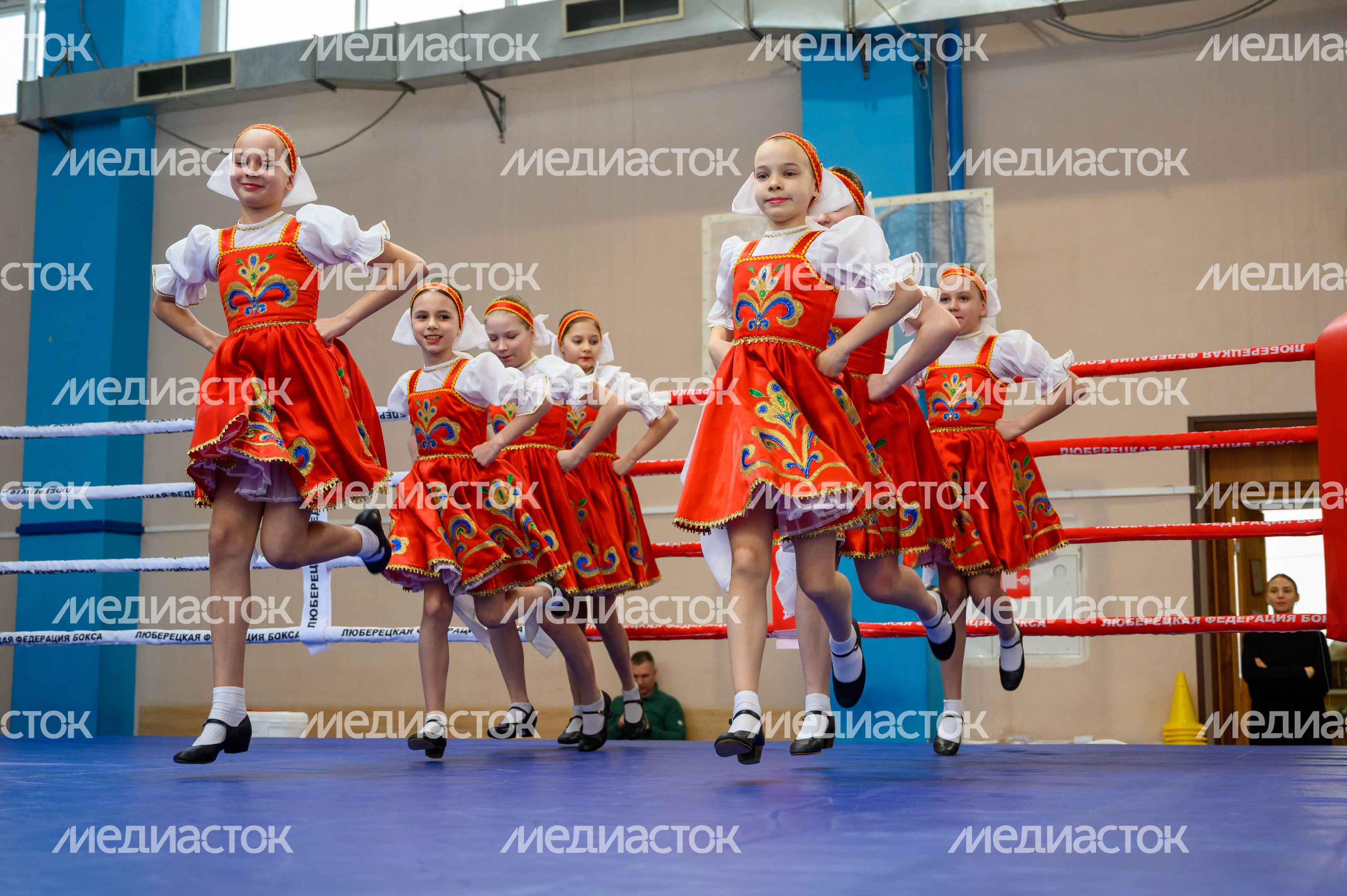 Выступление танцевального коллектива на XIII турнире по боксу памяти мастера спорта России Сергея Нейчева в Дзержинском Выступление танцевального коллектива на XIII турнире по боксу памяти мастера спорта России Сергея Нейчева в Дзержинском