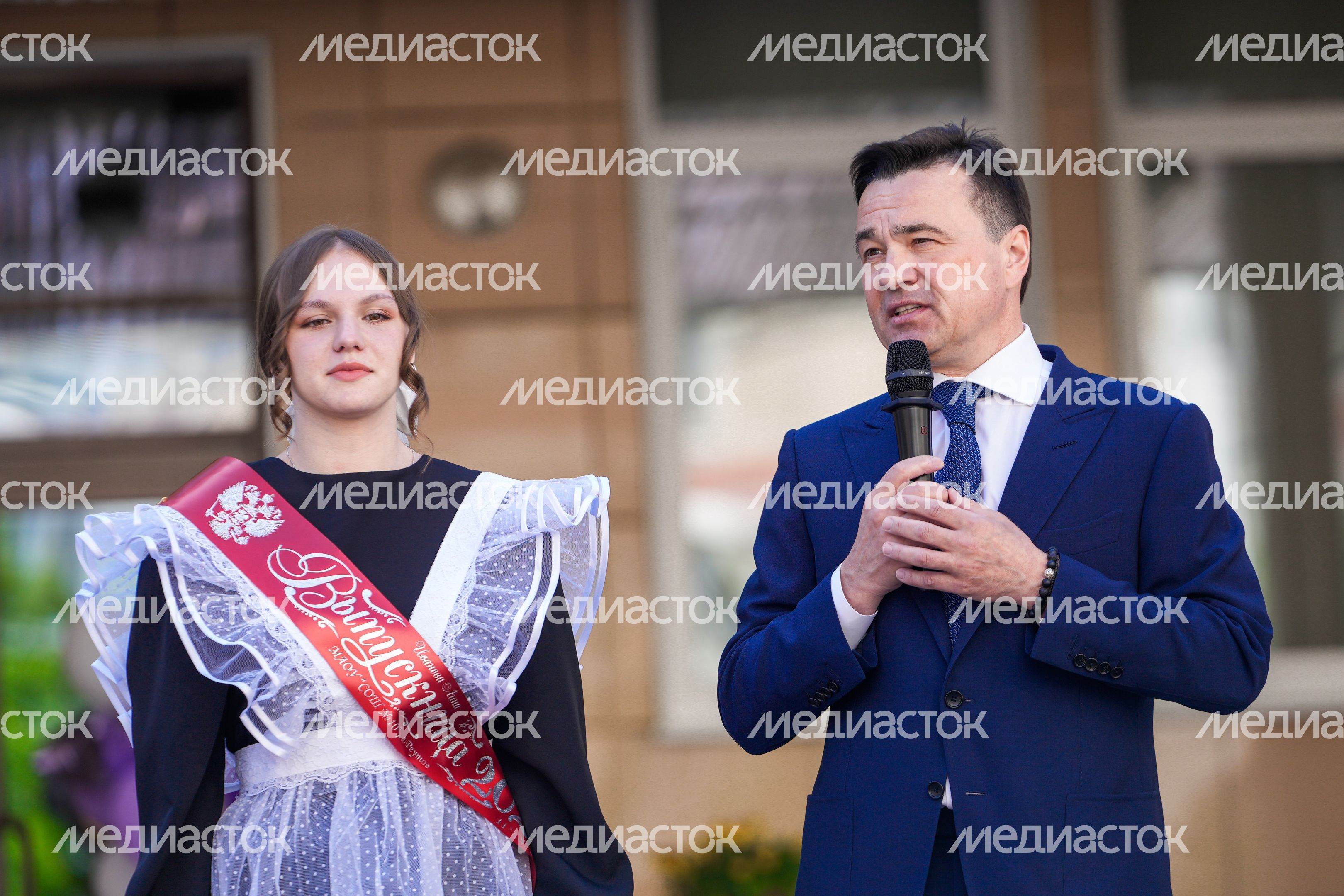 Губернатор поздравил выпускников реутовской СОШ №10 с последним звонком