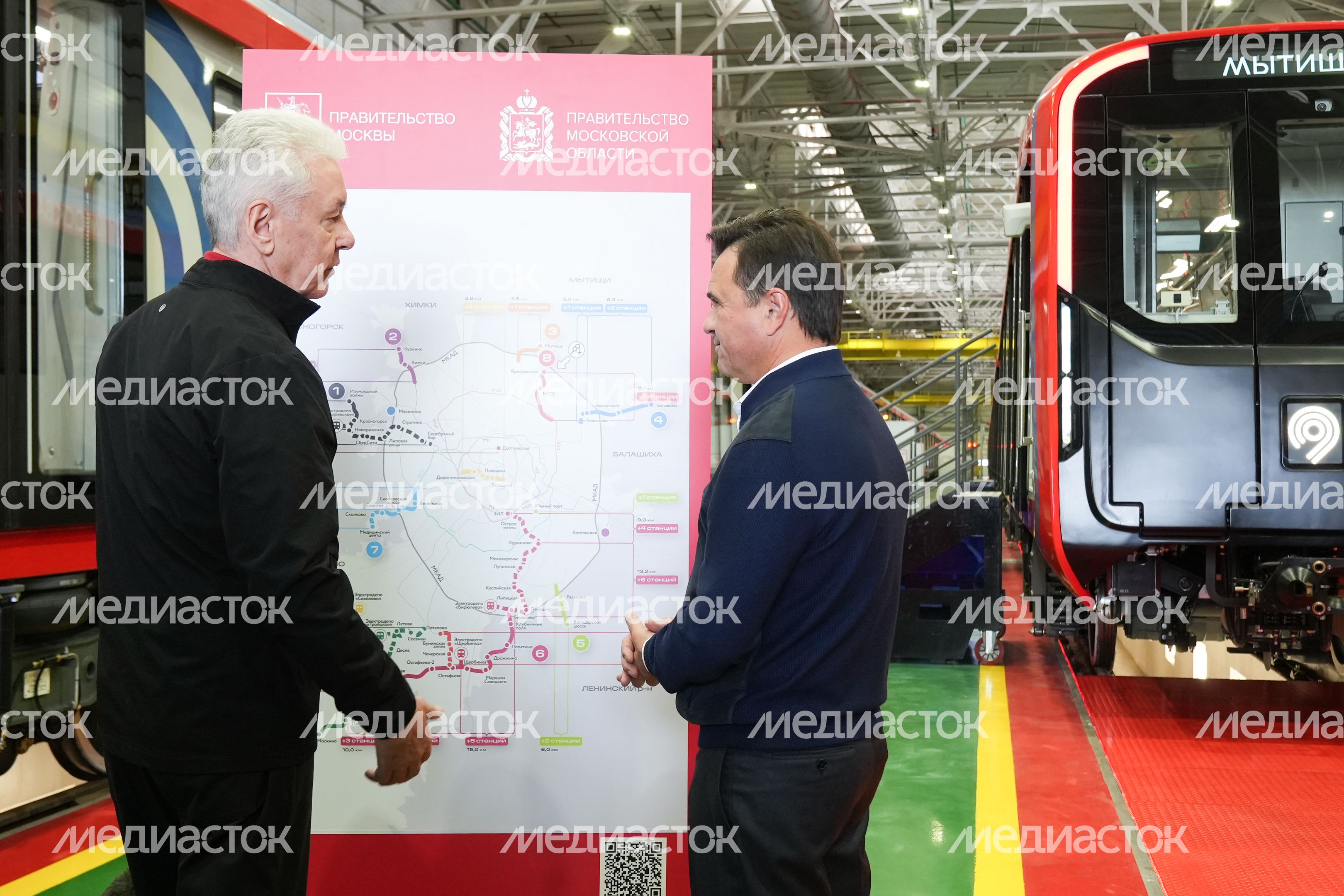 Губернатор Московской области Андрей Воробьев и мэр Москвы Сергей Собянин на заводе «Метровагонмаш» в Мытищах Губернатор Московской области Андрей Воробьев и мэр Москвы Сергей Собянин на заводе «Метровагонмаш» в Мытищах