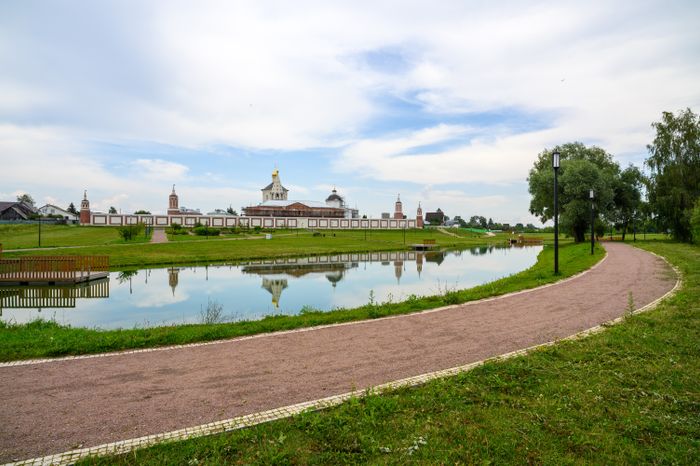 Богородице-Рождественский Бобренев мужской монастырь в селе Старое Бобренево округа Коломна