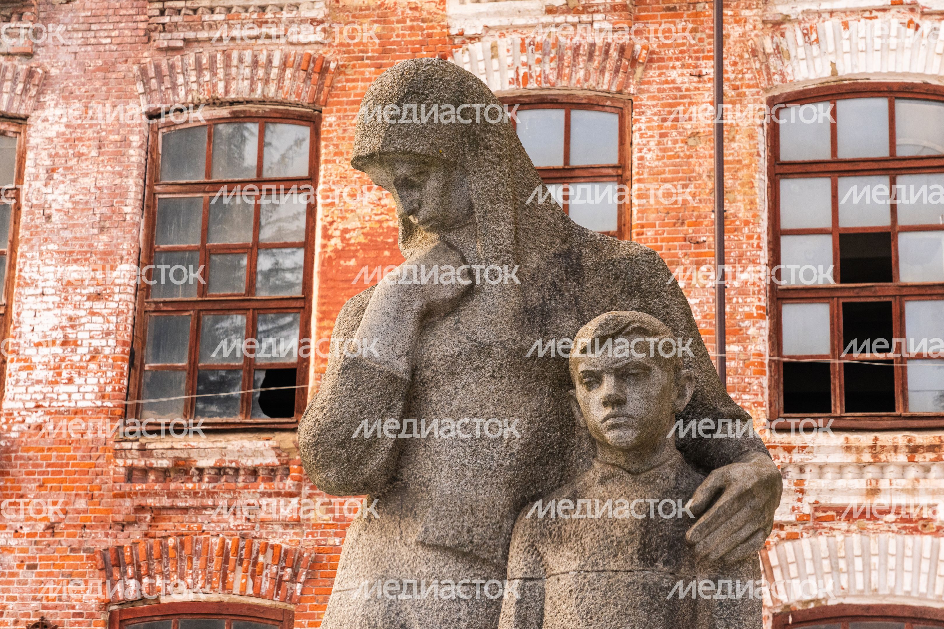Наро-Фоминск. Памятник "Скорбящая мать" Наро-Фоминск. Памятник "Скорбящая мать"
