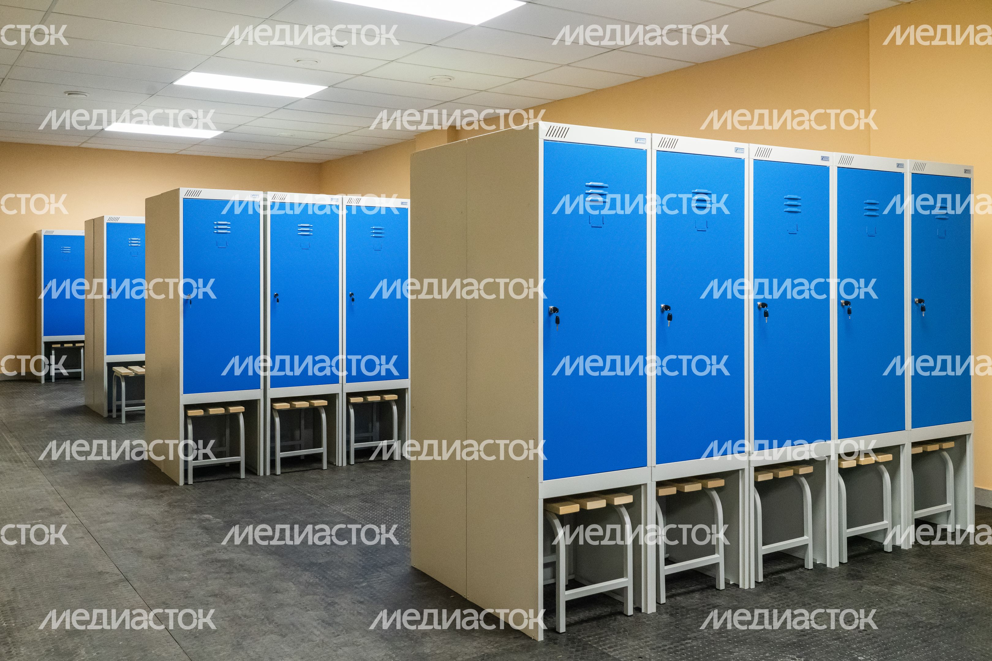 Раздевалки в физкультурно‑оздоровительном комплексе «Арсенал» Раздевалки в физкультурно‑оздоровительном комплексе «Арсенал»