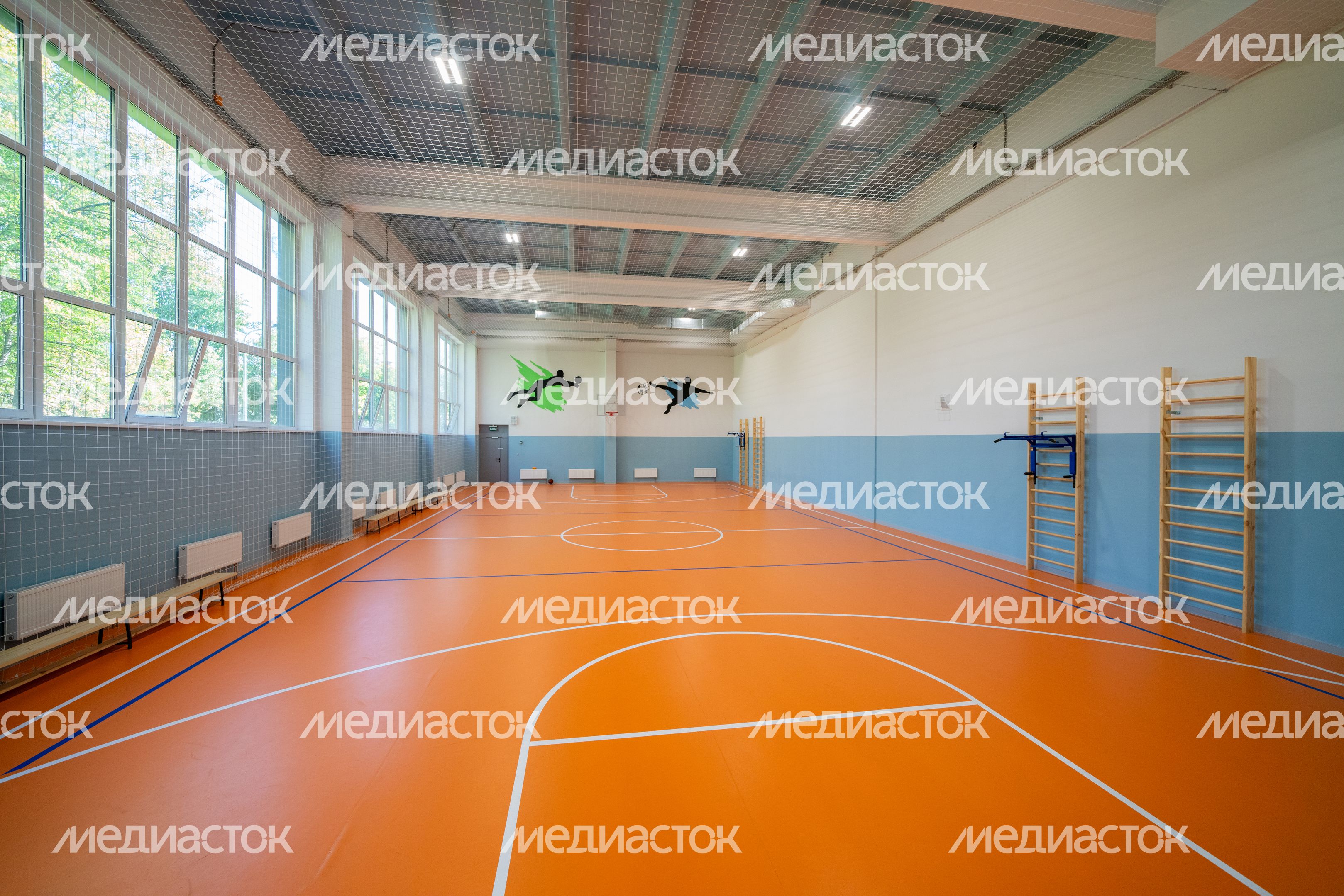 Спортивный зал средней школы №2 на улице Фестивальной в Лобне после капитального ремонта Спортивный зал средней школы №2 на улице Фестивальной в Лобне после капитального ремонта