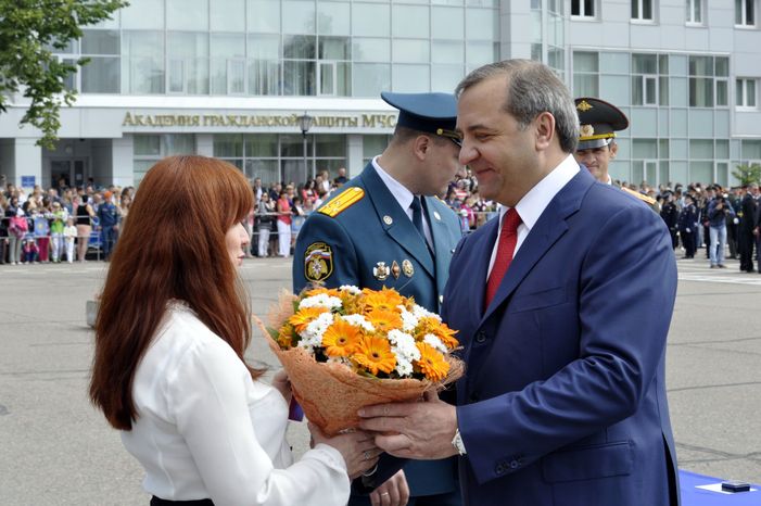 Владимир Пучков на выпускном в Академии гражданской защиты МЧС