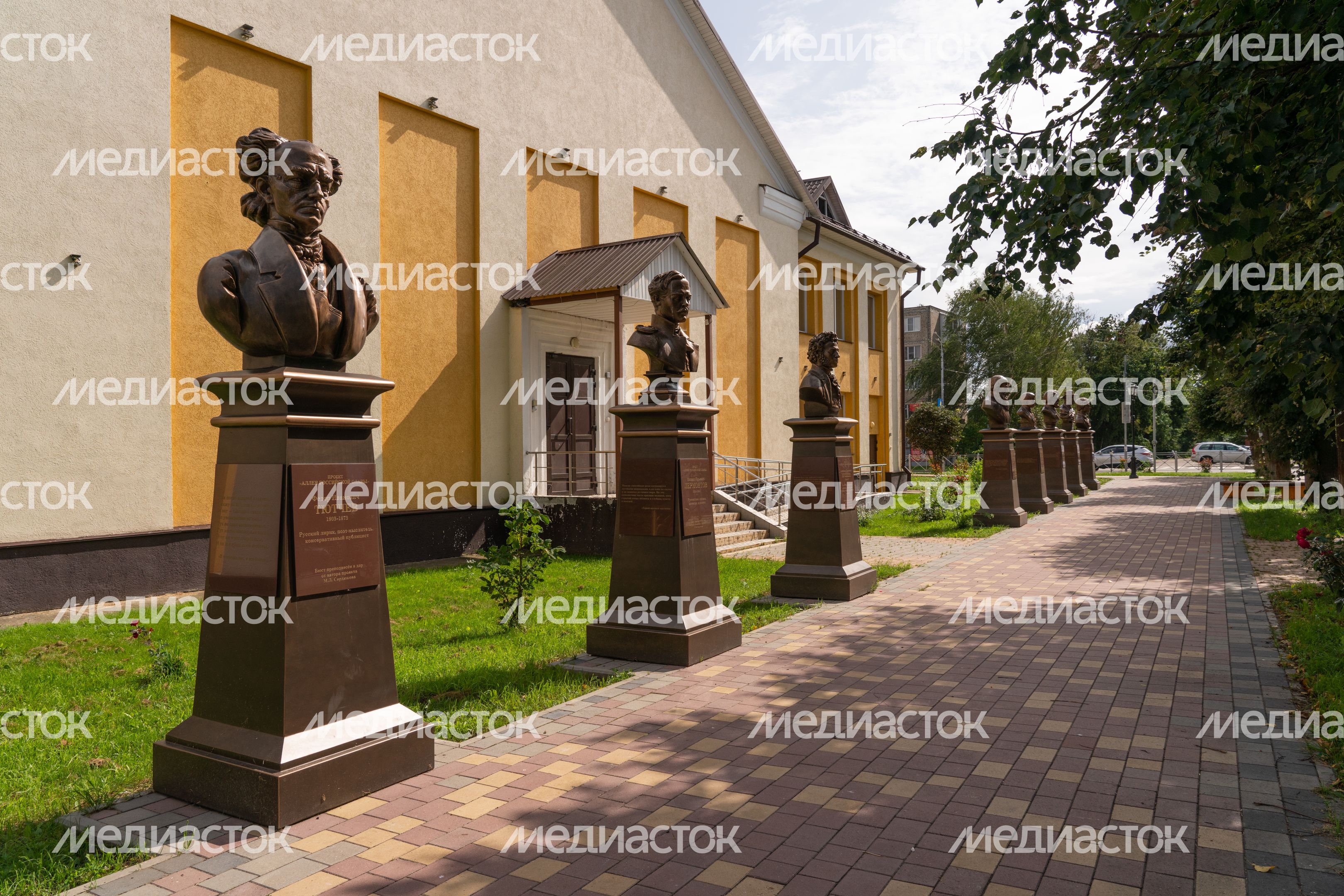 Лотошино. «Аллея русской литературы» Лотошино. «Аллея русской литературы»