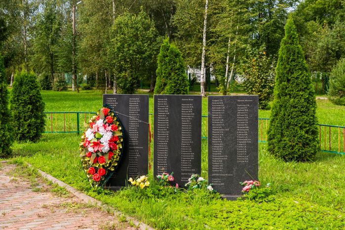Мемориал «Воинам, павшим в годы Великой Отечественной войны» в селе Новоникольское Талдомского округа