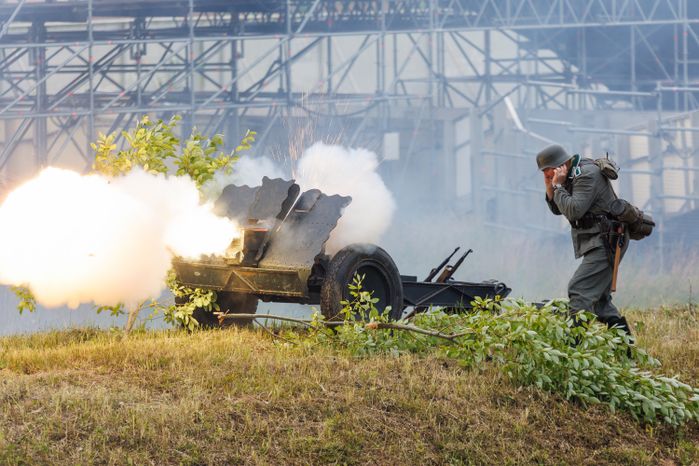 Эпизод Курской битвы под Прохоровкой на военно-исторической реконструкции в Центральном парке «Патриот»