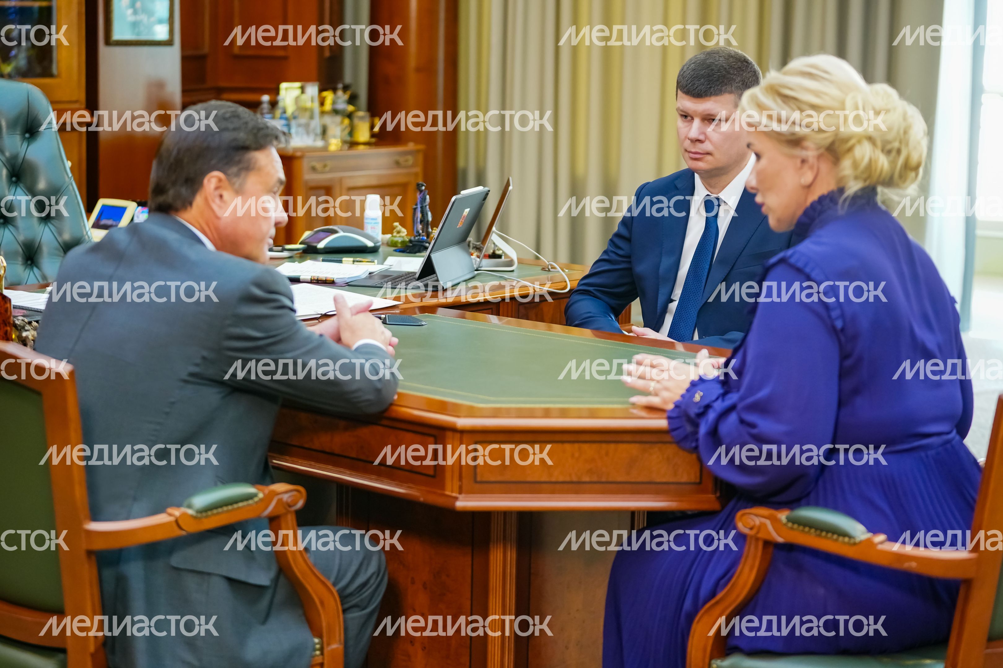 Андрей Воробьев поблагодарил Инну Волкову за работу на посту главы г.о. Электросталь Андрей Воробьев поблагодарил Инну Волкову за работу на посту главы г.о. Электросталь