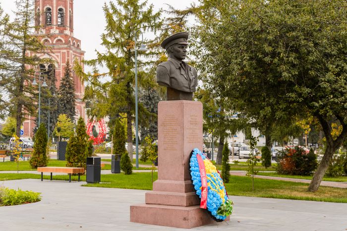 Бронницы. Бюст В.Ф. Маргелова
