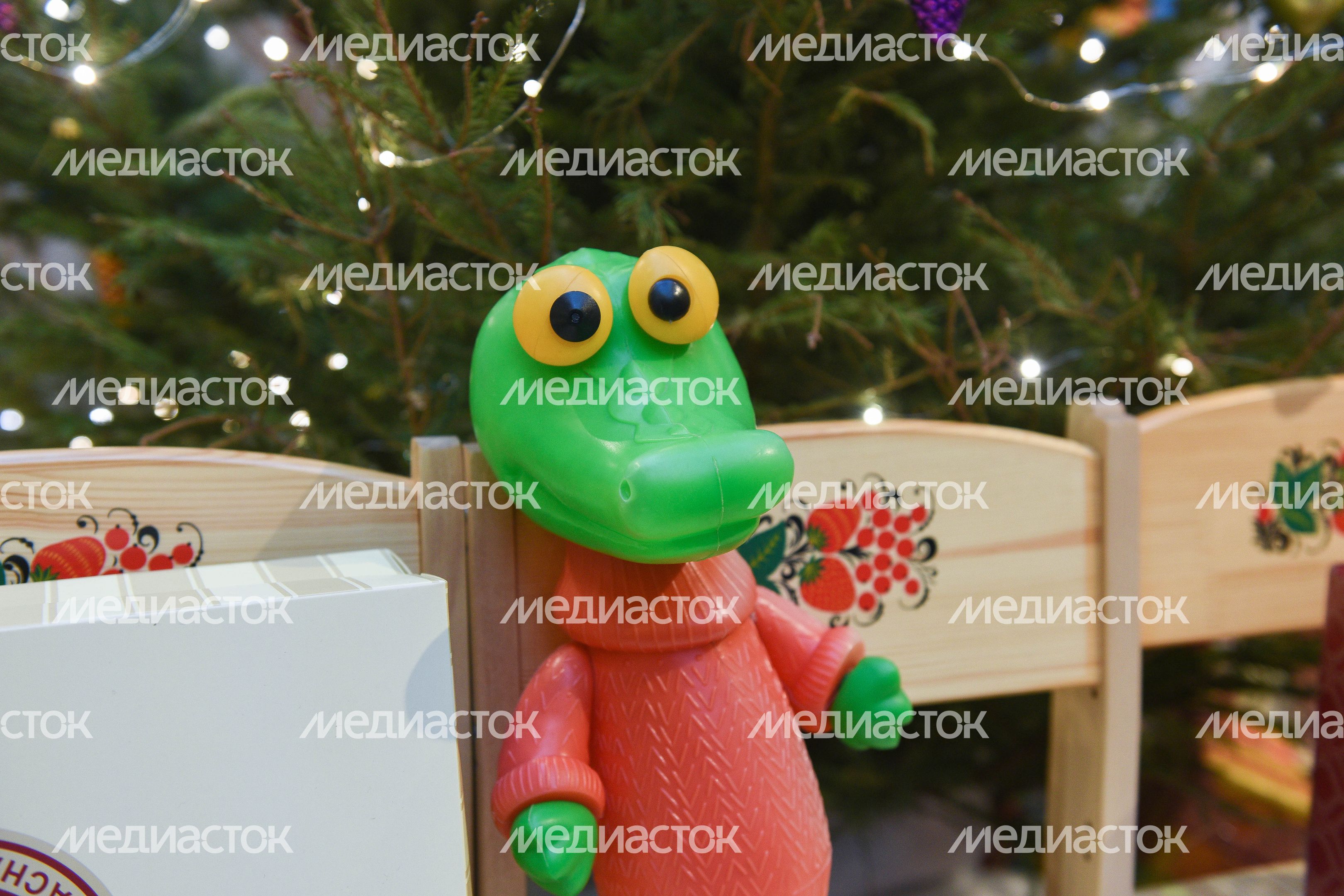 Выставка новогодних игрушек в ГУМе из личной коллекции Александра Олешко
