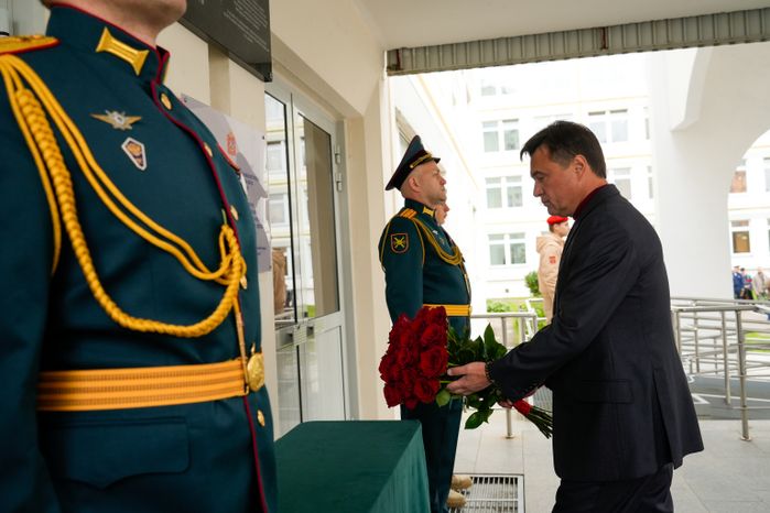 Андрей Воробьев открыл в Подольске мемориальную доску Героя РФ Артема Щукина