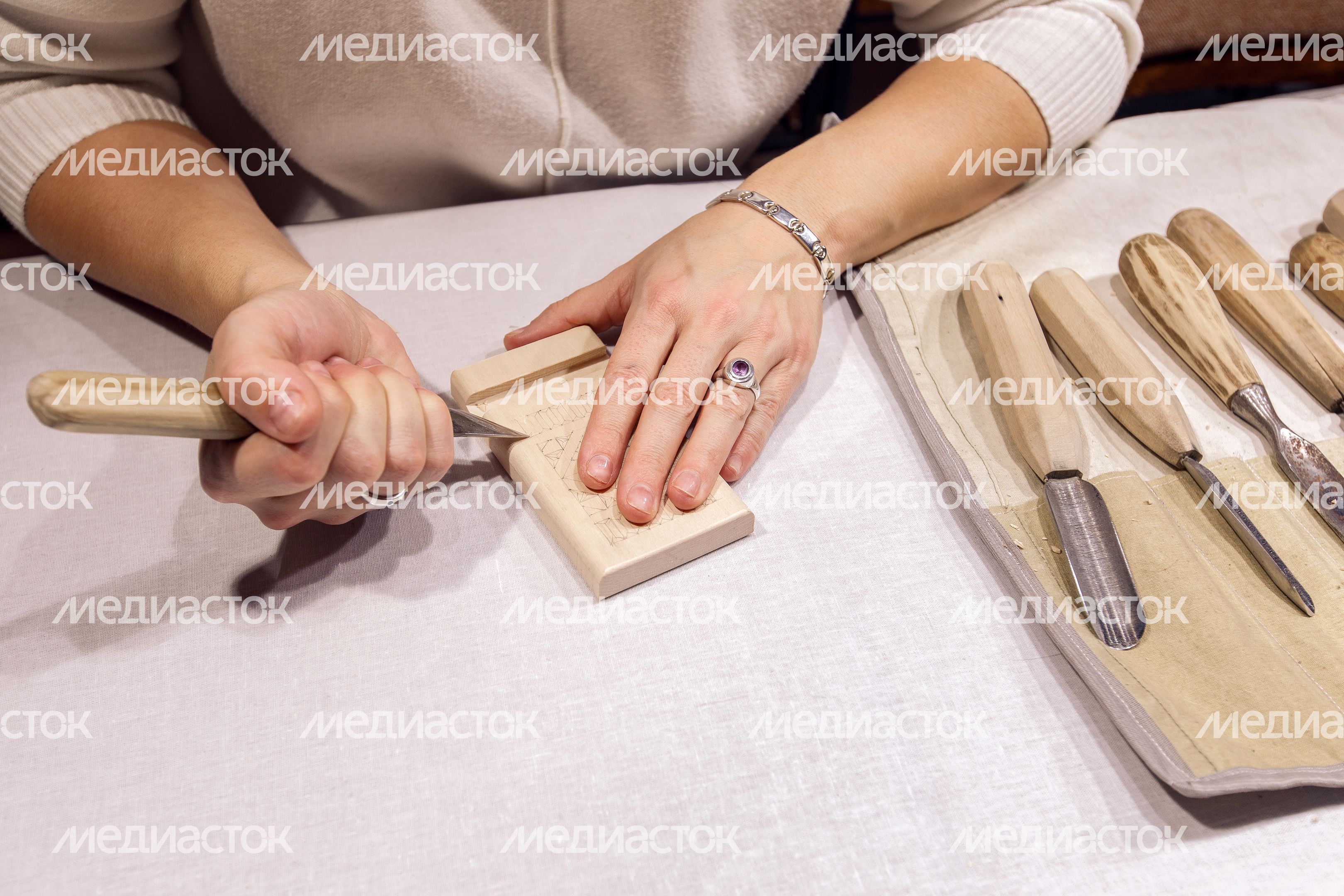Мастерская абрамцево-кудринской резьбы в Хотьково продолжает народные промыслы Подмосковья Мастерская абрамцево-кудринской резьбы в Хотьково продолжает народные промыслы Подмосковья