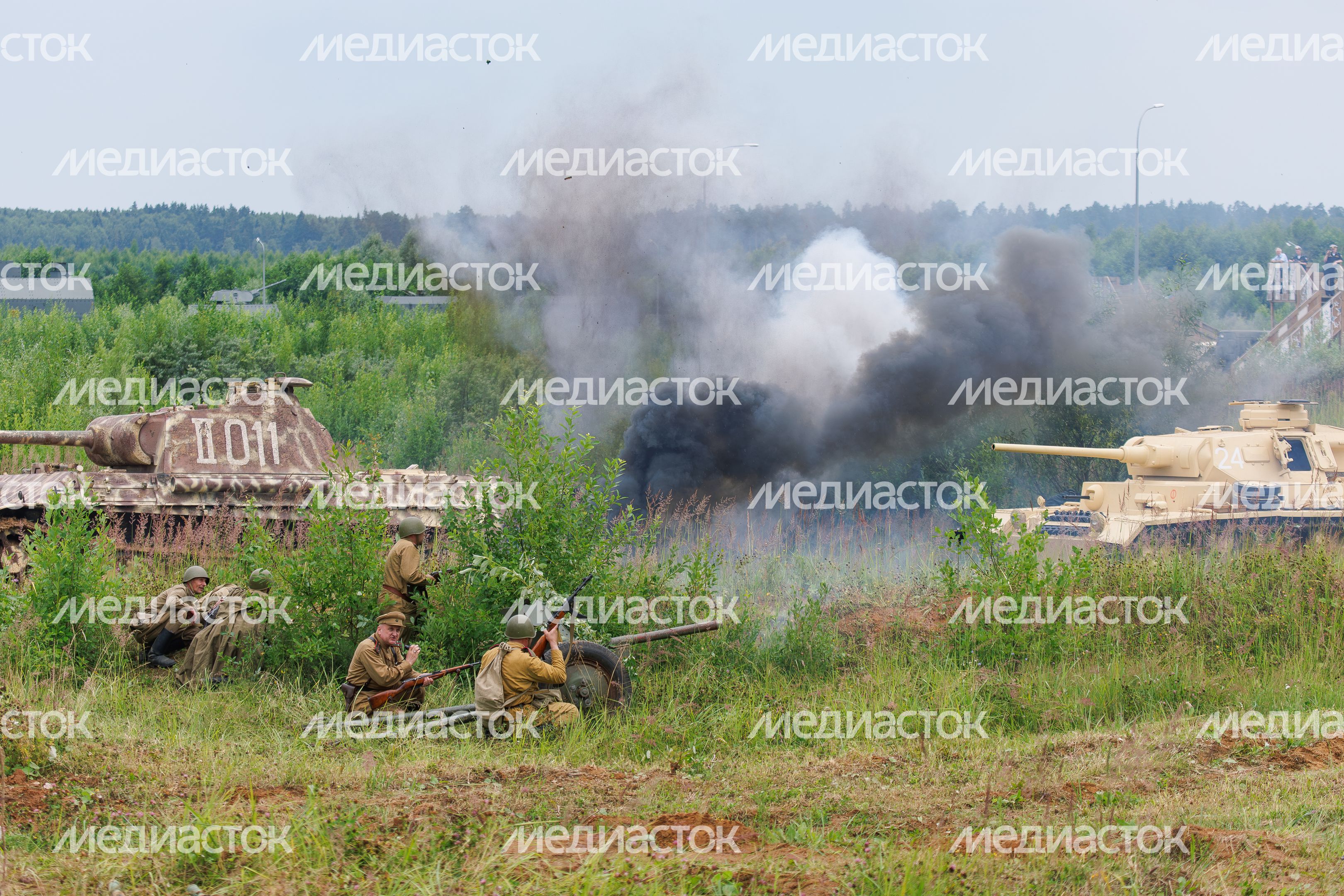 Эпизод Курской битвы под Прохоровкой на военно-исторической реконструкции в Центральном парке «Патриот»