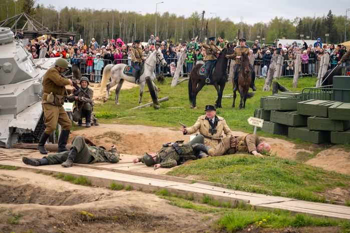 Военно-историческая реконструкция «Штурм Кенигсберга» в День Победы в парке «Патриот» Одинцовского округа