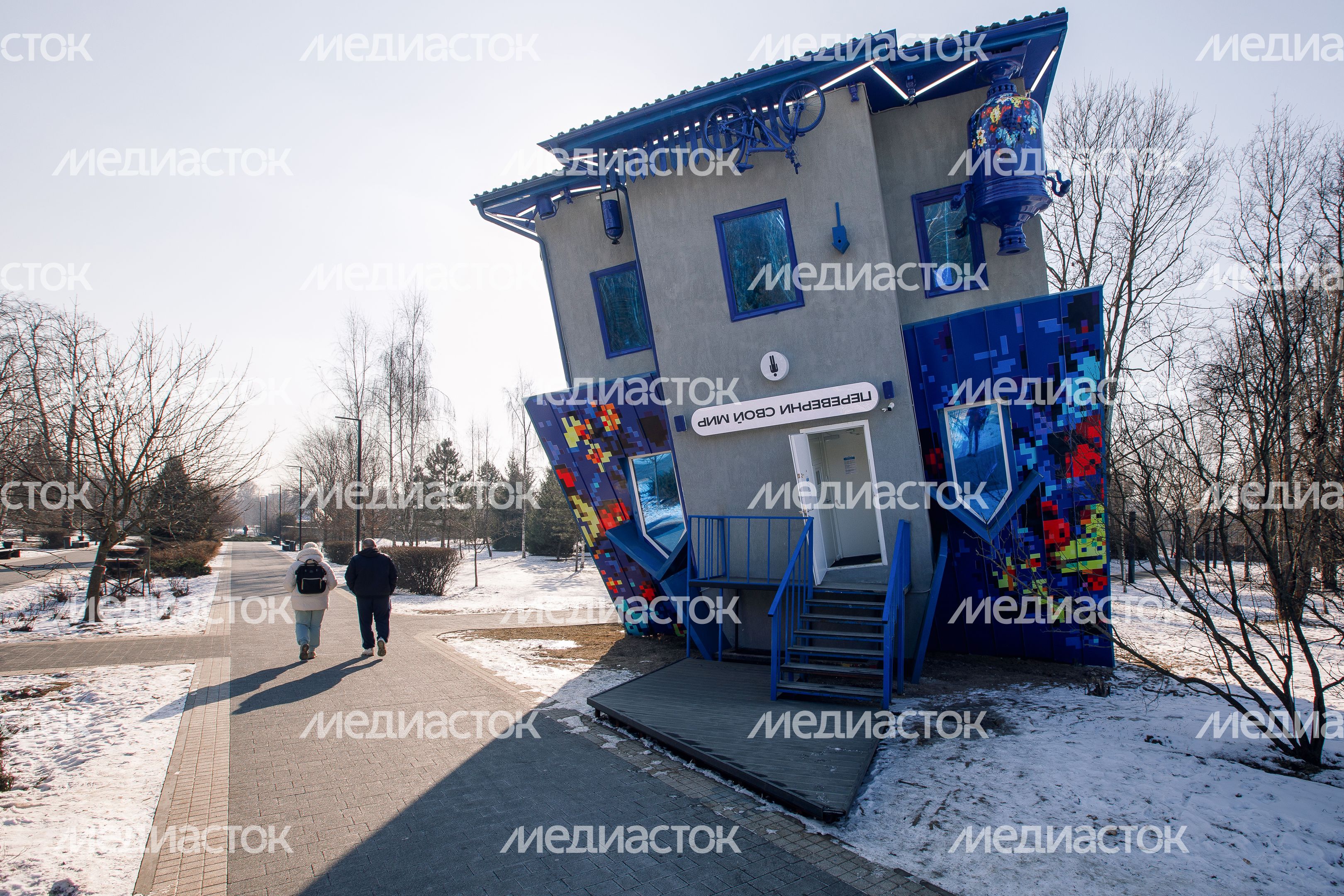 Перевернутый дом в парке Мира в Мытищах Перевернутый дом в парке Мира в Мытищах