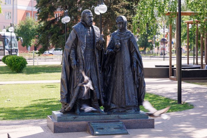Памятник Петру и Февронии