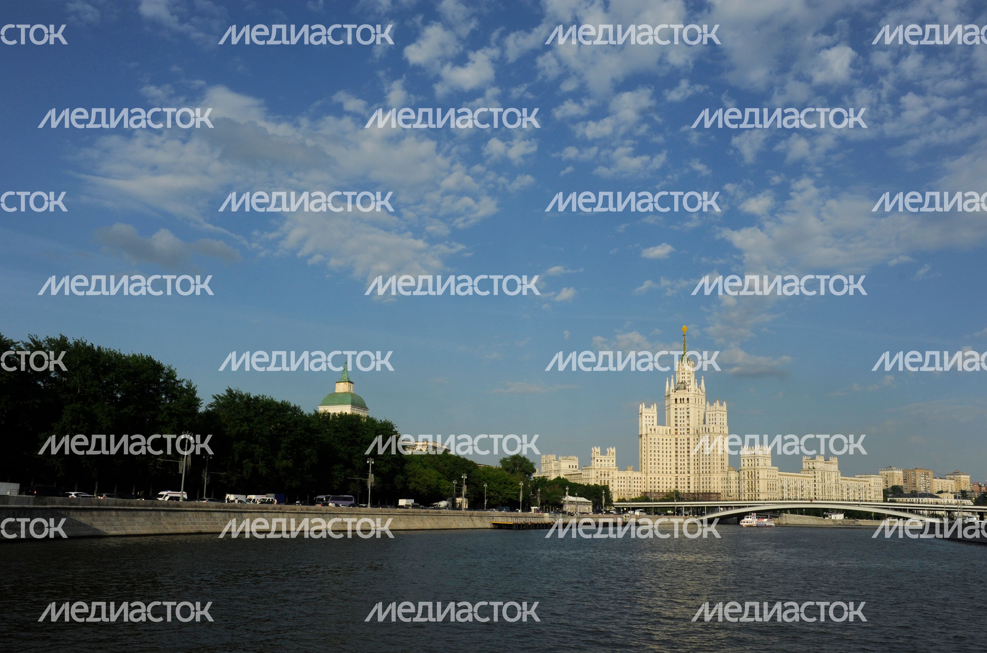 Жилой дом на Котельнической набережной в Москве Жилой дом на Котельнической набережной в Москве