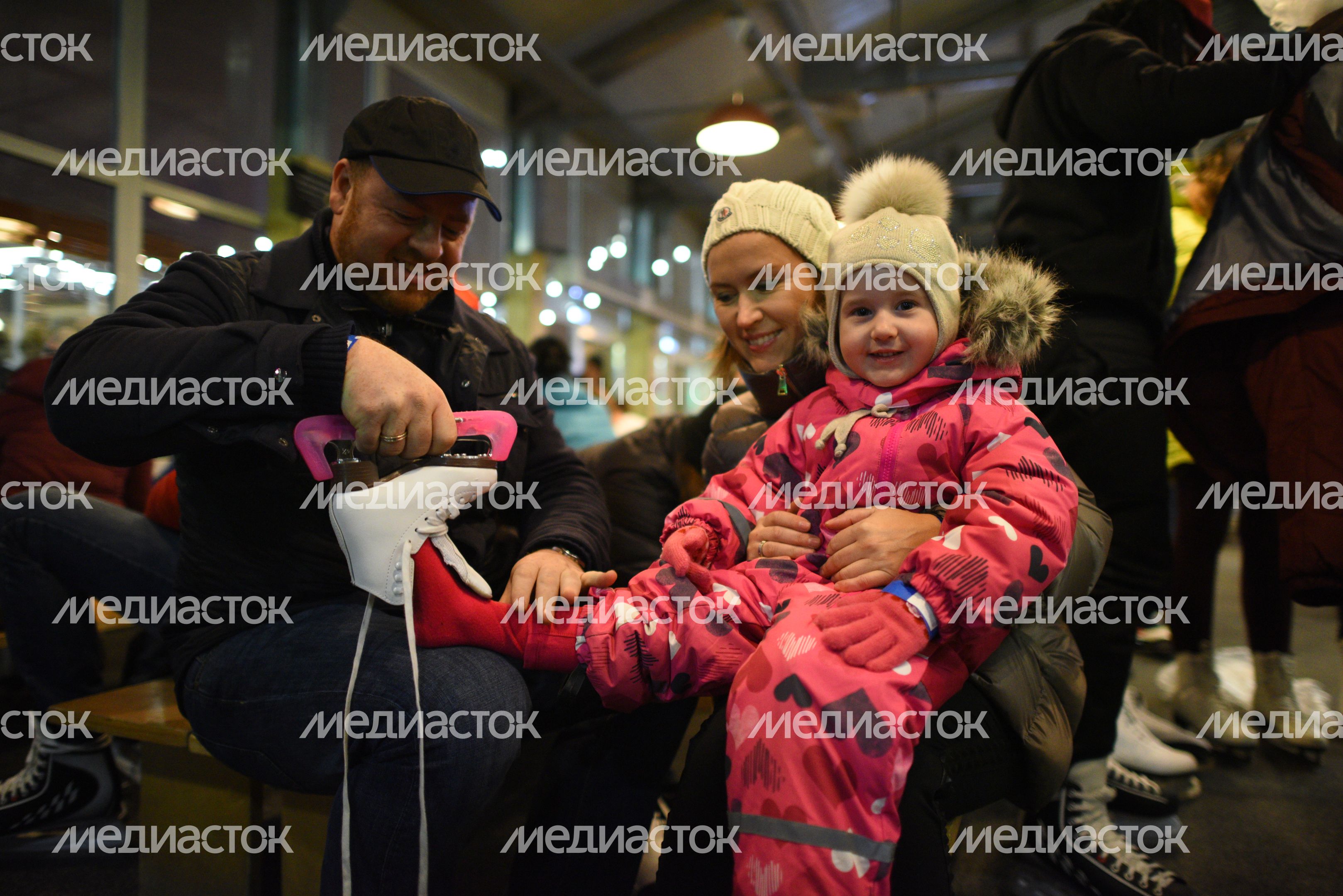Открытие катка в парке Горького в Москве