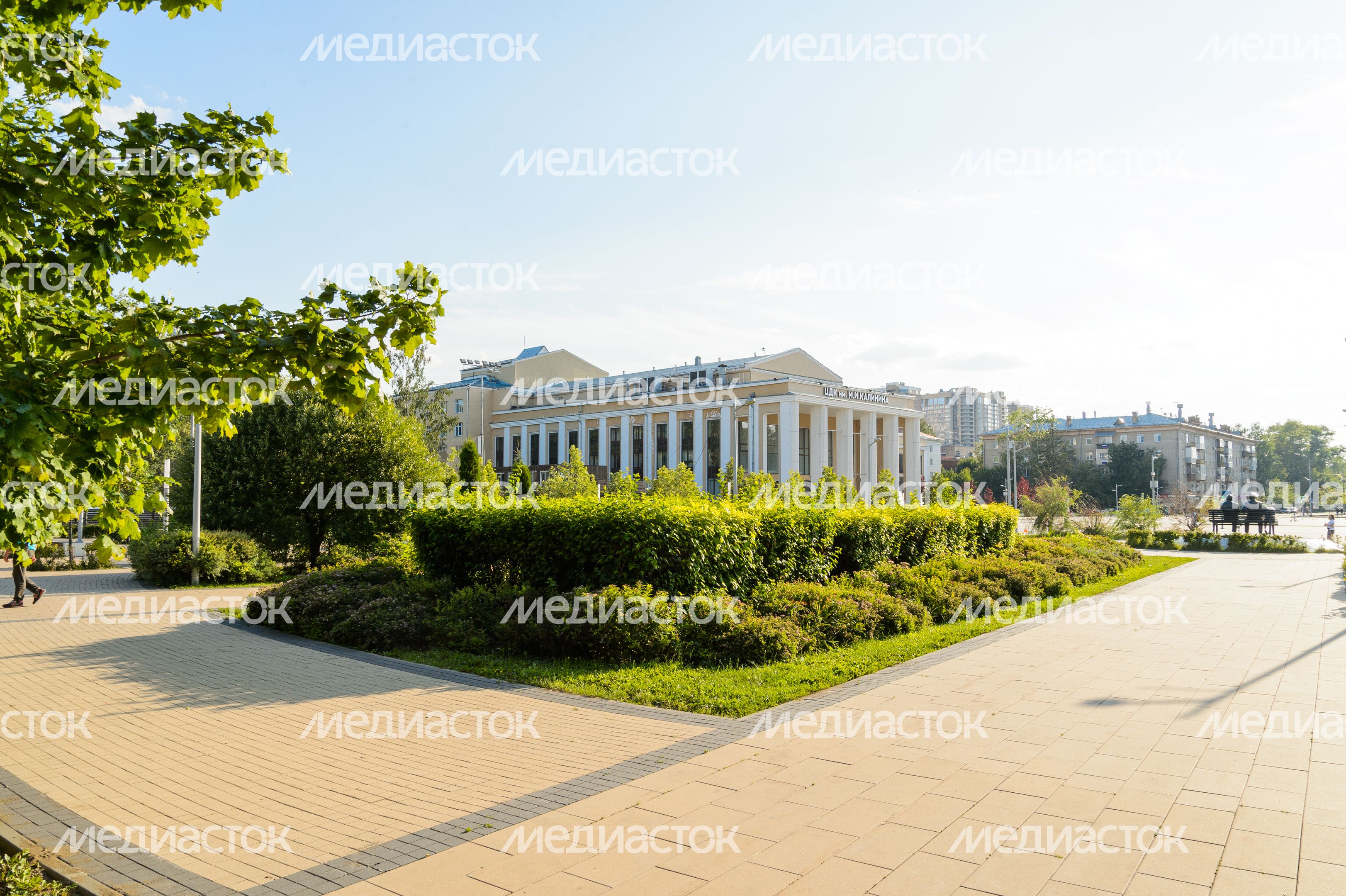 Королев. Сквер Покорителей космоса Королев. Сквер Покорителей космоса