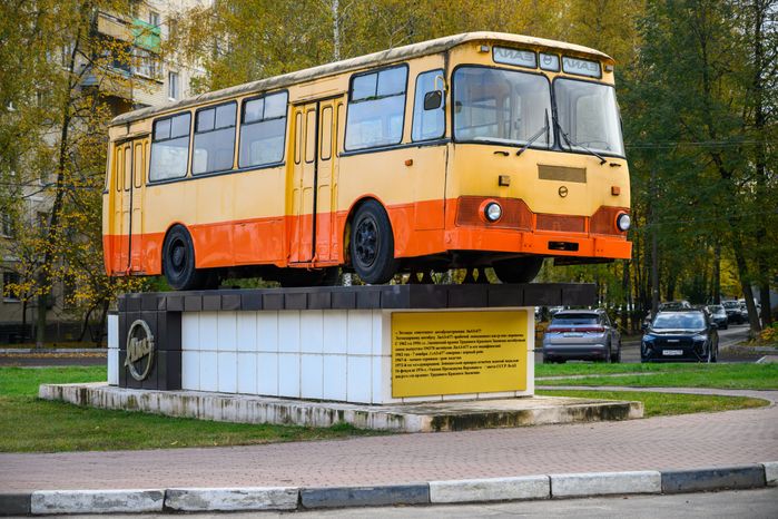 Памятник автобусу ЛиАЗ-677 «Ветеран дорог» в Ликино-Дулево