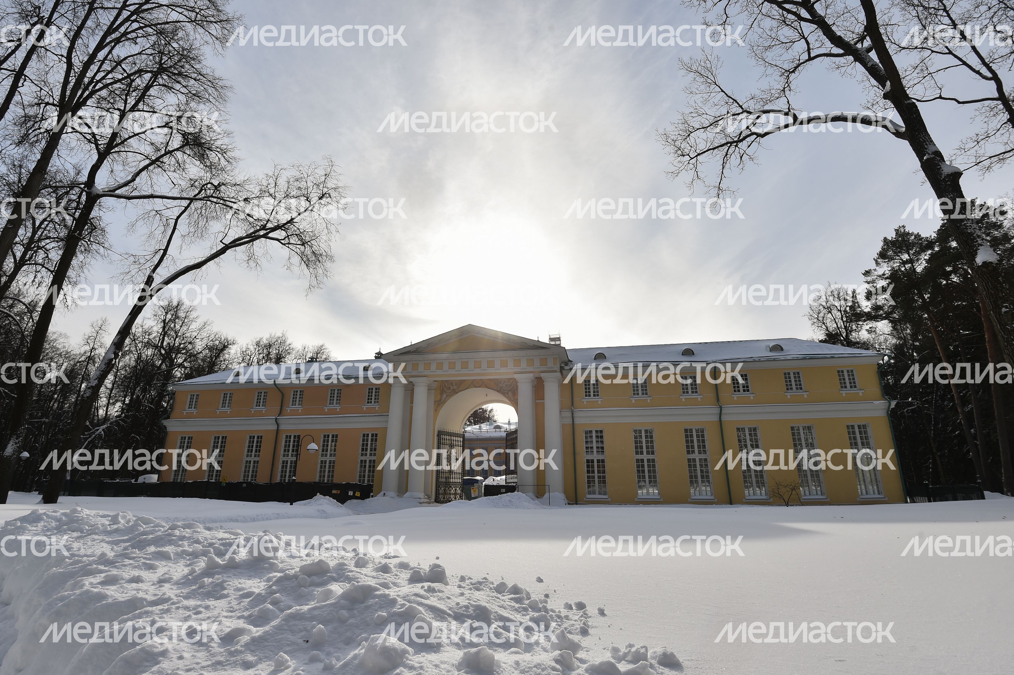 Подготовка к лыжной гонке в музее-усадьбе «Архангельское»
