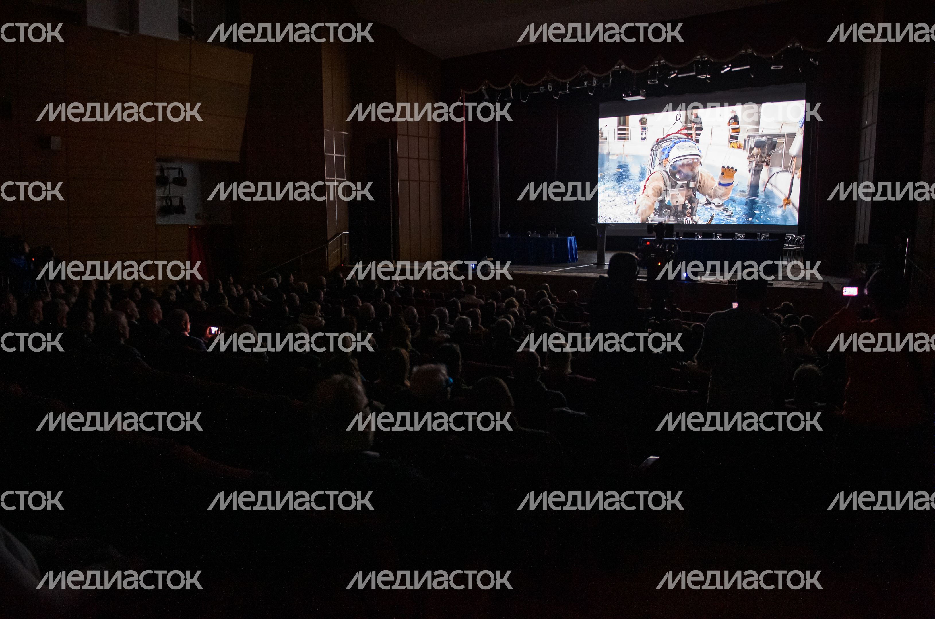 Торжественная встреча космонавтов и астронавтов 67-й длительной экспедиции на МКС