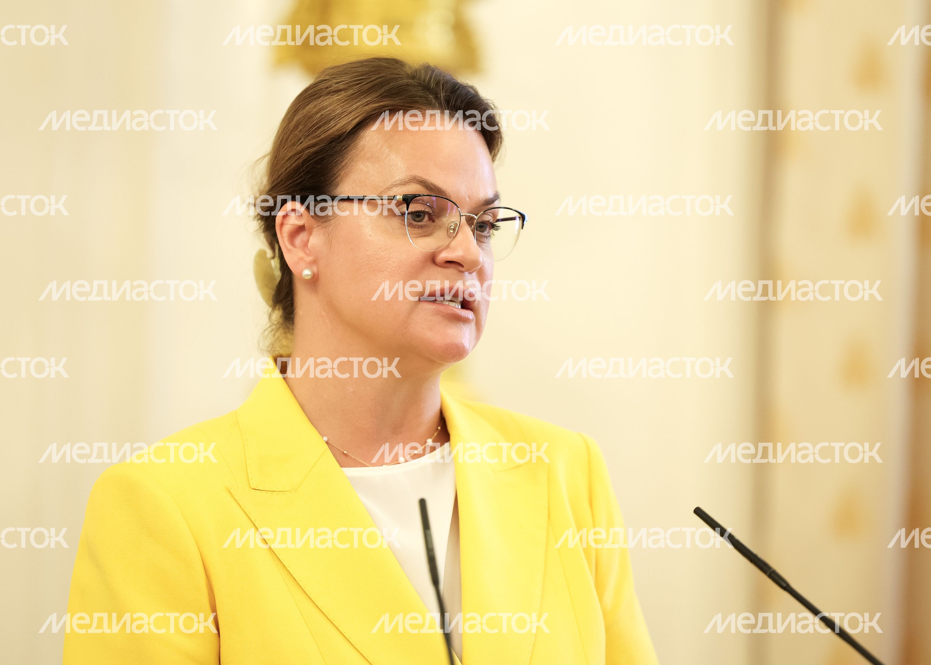 Анна Цивилёва на церемонии вручения дипломов ветеранам СВО Анна Цивилёва на церемонии вручения дипломов ветеранам СВО