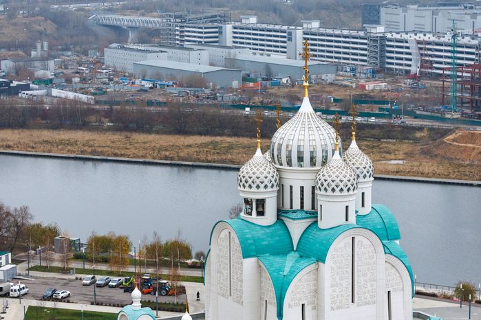 Вид на собор Святого Николая в Павшинской пойме Красногорска