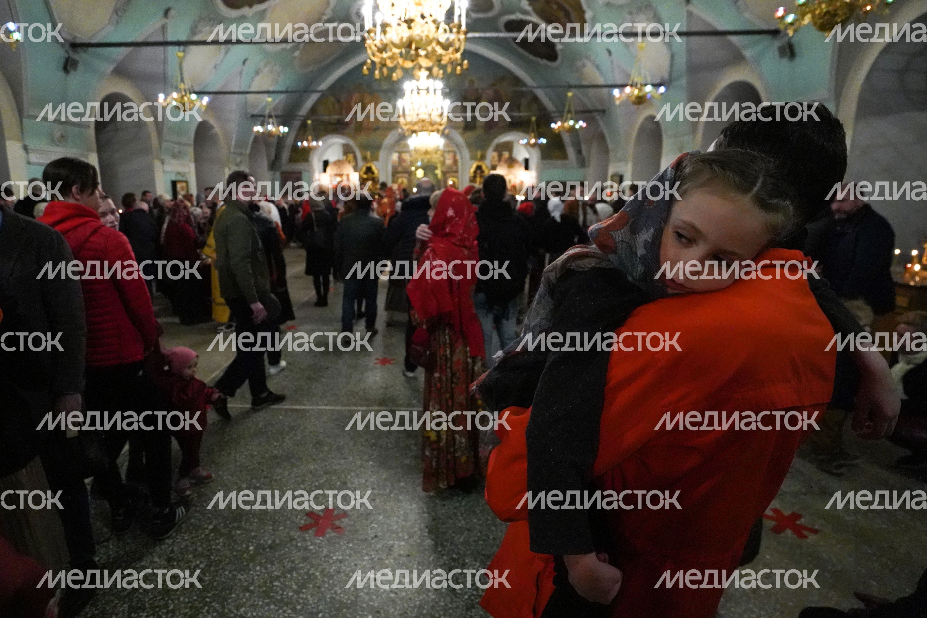Пасхальная служба в Высоко‑Петровском монастыре в Москве