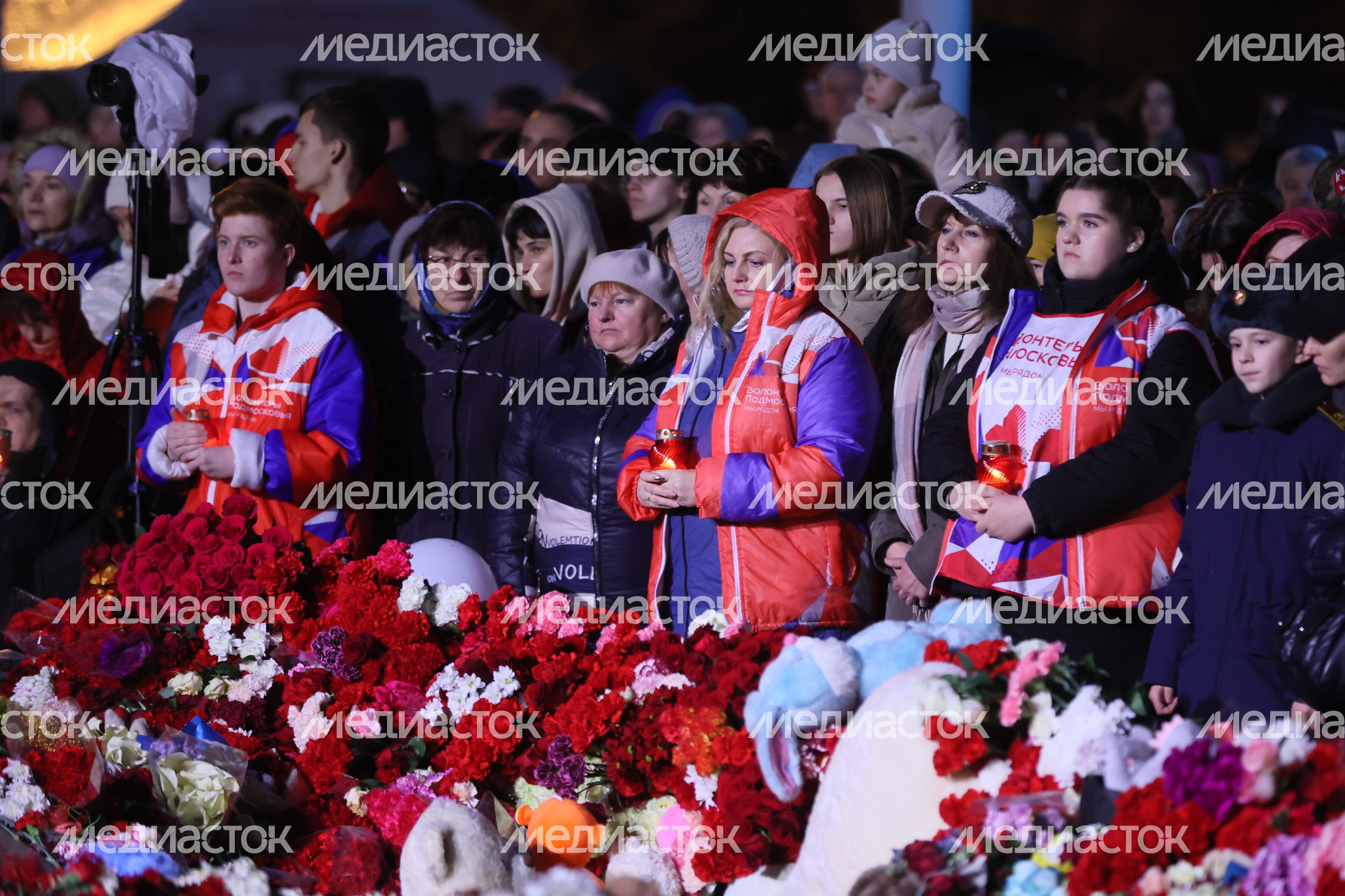 Акция памяти "Журавли" прошла на девятый день после теракта в "Крокус Сити Холле"