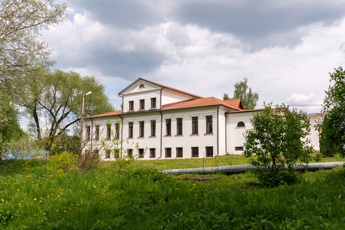 Усадьба «Садки» на берегу реки Лопасни в городе Чехов