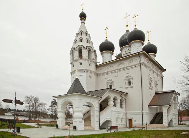 Церковь Входа Господня в Иерусалим в Спасском монастыре в Верее