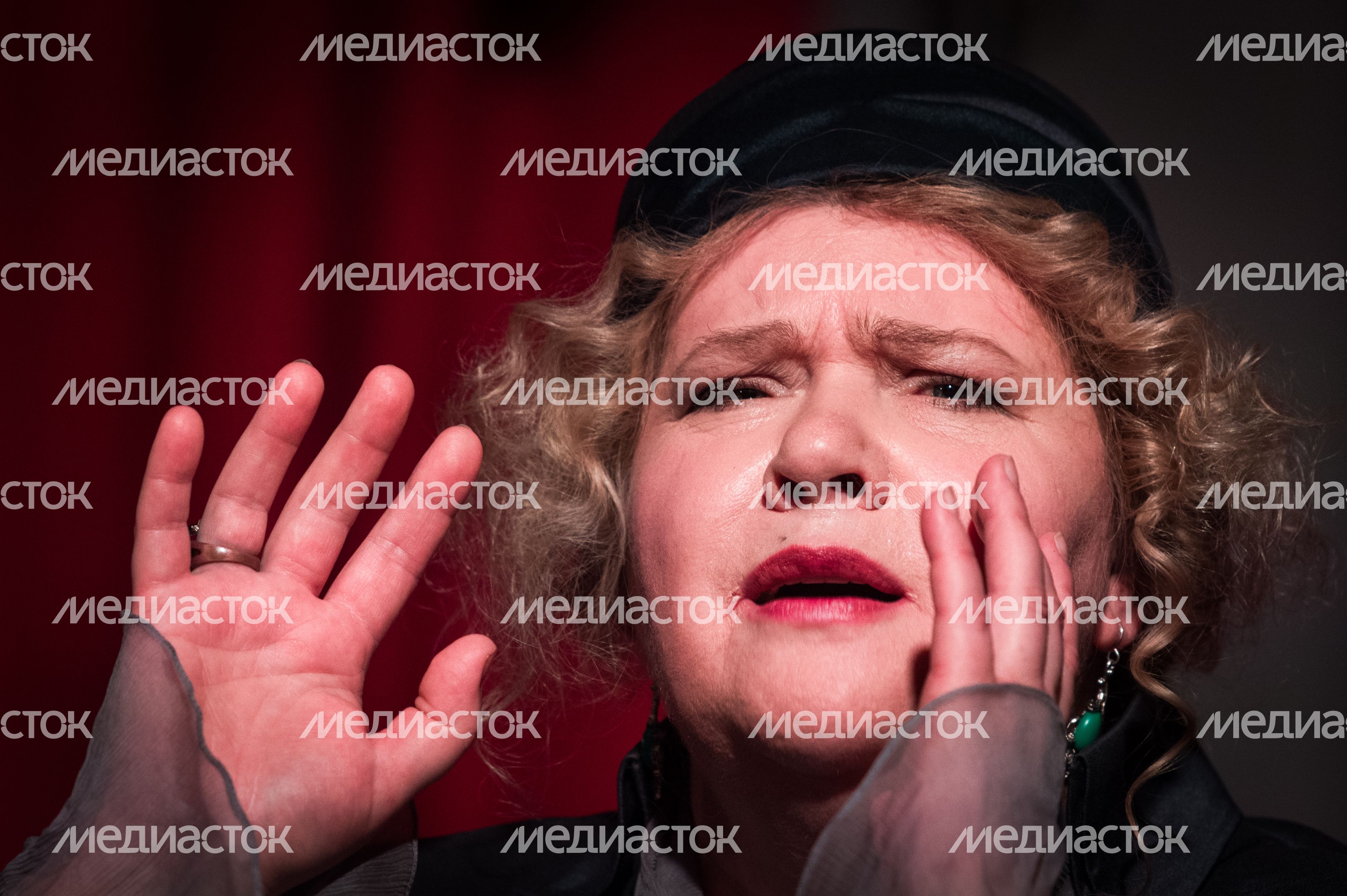 Cпектакль «Серебряное зеркало» в Московском Губернском театре Cпектакль «Серебряное зеркало» в Московском Губернском театре