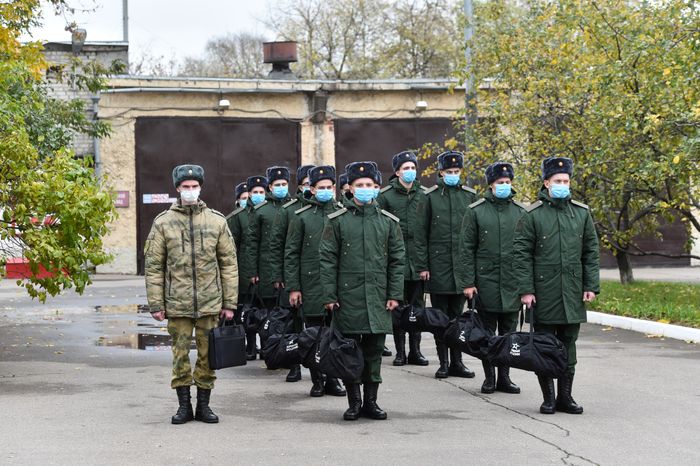 Отправка призывников к местам прохождения военной службы с городского сборного пункта Военного комиссариата города Москвы
