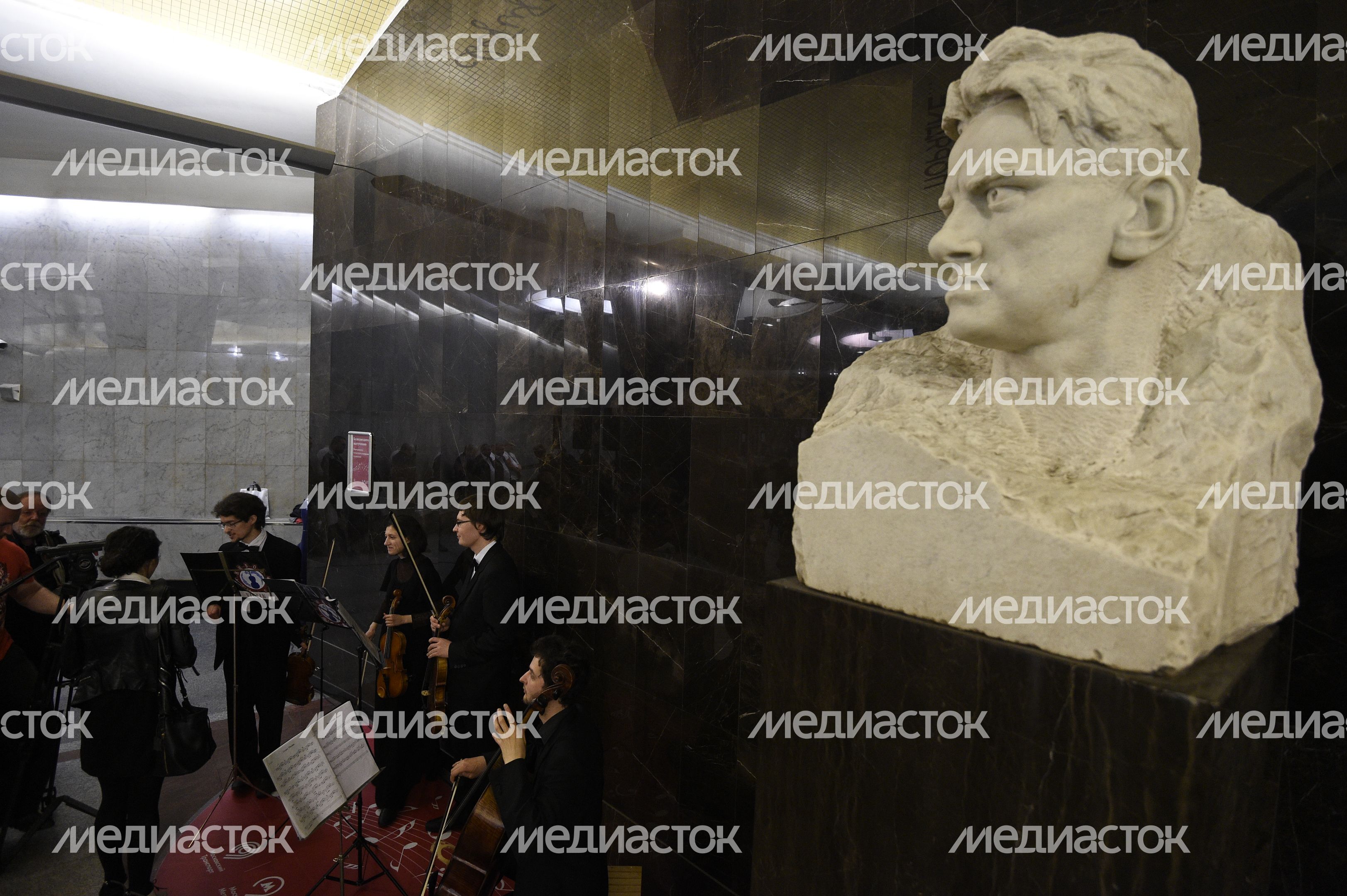 Проект «Музыка в метро» на станции «Маяковская»