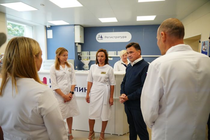 Андрей Воробьев посетил отремонтированную поликлинику в Дзержинском