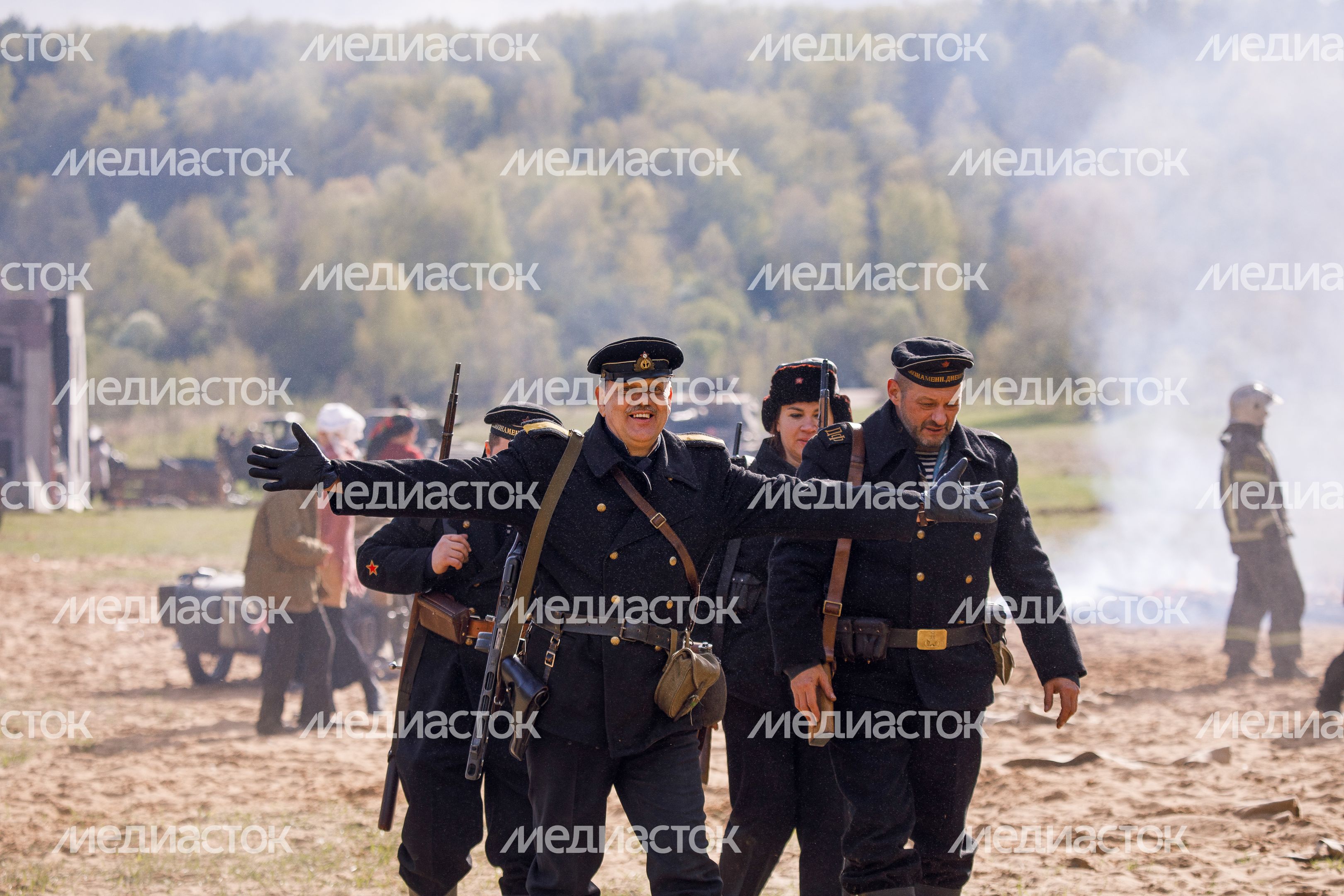 Военно-историческая реконструкция "Успех в единстве поколений" в Химках Военно-историческая реконструкция "Успех в единстве поколений" в Химках