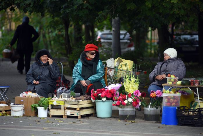 Уличная торговля в Троицке